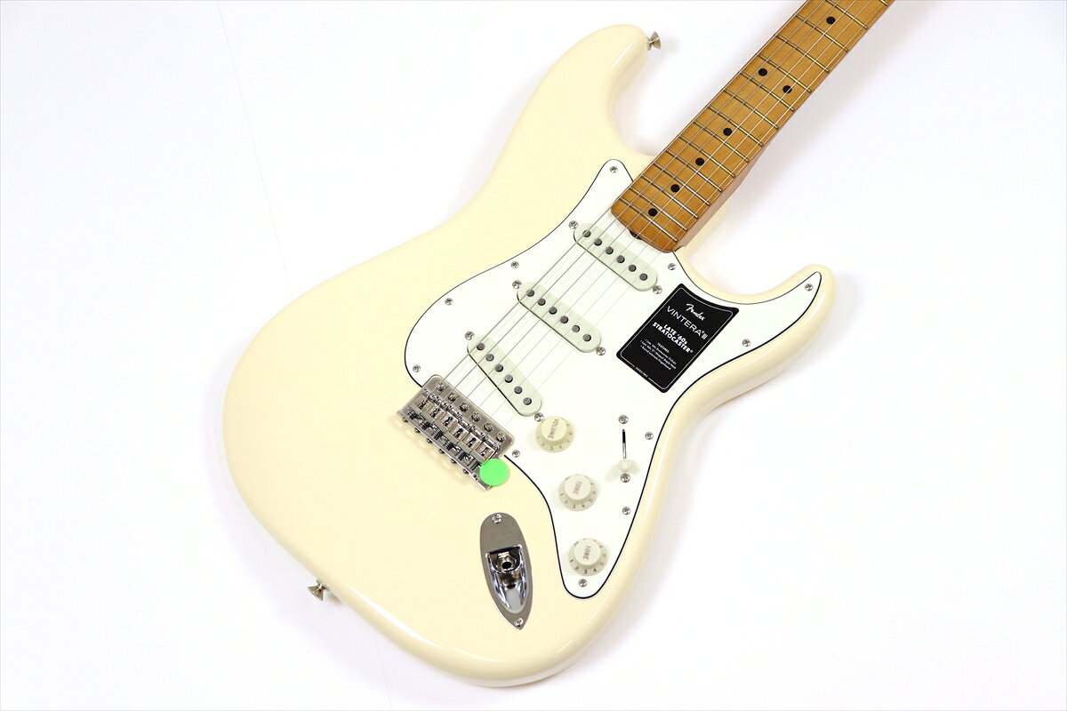 松田楽器天のFender　Vintera III Late '60s Stratocaster, Maple Fingerboard, Olympic White [MX26015017]｜アングル3