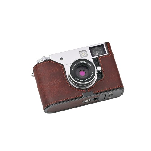 CLC handmade 対応 Fuji x-half/Fuji x-half 専用 カメラケース カメラカバー カメラバッグ 本革 頭層牛革本体+メタルベースプレート (Matte Dark Brown) 【厳選された材質】当社のfuji x-halfカメラケースは良質な頭層牛皮でできています。すべてのピンと細部が精巧に作られています。この金属ベースプレートは航空用アルミニウム合金を採用し、表面に陽極酸化処理を施しており、高い耐酸化性、安定性、軽量性、耐久性の利点を持っています。 【ジャストカット】これは fuji x-half のために特別に設計された本革カメラ保護カバーで、カメラのスクリーンの反転に影響を与えず、バッテリーとメモリーカードの取り外しと取り付けに一切影響を与えません!カメラケースの側面は簡単に開閉でき、メモリカードにアクセスできます。 ケースから取り出さずに底部で電池を交換することもできます。 ハンドルのデザインはカメラの弧度に適しています。 カメラの画面をスムーズに開くことができます。 【金属ベースプレートデザイン】当社のカメラケースには、底部に金属ベースプレートが設計されており。金属ベースプレートは全体の安定性と高級感を向上させます!金属ベースプレートには1/4インチのねじ穴があり、カメラケースを直接カメラ三脚に取り付けることができます! (底部には1/4インチのネジ穴があり、三脚の取り付けを容易にするために、ケースに取り外し可能なアリプレートが追加されています。 ) 【完璧に合致】実際のカメラを採用して、カメラケースの正確な密着を確保して、カメラ本体の重要な部分の全方位の保護を実現します。 ケースは1:1の実機モデルに合わせてカスタマイズされ、カメラケースはカメラと完璧に合致し、正確にフィットします!、顧客の使用体験を大幅に向上させています! 【セット内容】1カメラ保護ケース(注意:販売されているのは保護ケースだけで、機器やその他のアクセサリは含まれていません。ご質問があれば、いつでもご連絡ください。 ) 説明 fuji x-halfカメラに適用され、他の機器には適用されません。 ご注文の前にカメラモデルをチェックして、製品がお客様に合っていることを確認してください。 レザーケースの長所: 1.スタイリッシュでレトロなデザイン。 このカメラバッグを持ち歩けば、カメラはもっとおしゃれに見えます。 2.上質な牛革素材を厳選し、一般の牛革素材とは異なり、2年使用しても色褪せず、皮むき、気泡などが出ません! 3.上級品で、長持ちします。良質な天然革を採用し、傷からカメラを保護し、衝撃に強い効果があります。 4.本品は、天然革と良質な航空アルミニウム合金を組み合わせたもので、商品全体が高級で、プレゼントに特に適しています! 5.取り付けが簡単で使いやすく、写真を撮るときにカメラを取り出す必要がない。 6.小型軽量で耐久性に優れ、カメラの体積を増やすことはありません。 7.コントロールへのアクセスに影響を与えることなく、優れた保護を提供します。 8.すべての特徴的なボタン、電池蓋、メモリカードなどを操作しやすい。 9.また、三脚に取り付けることもできます。取り外す必要はありません。 ほこり、衝突、傷、通常の摩耗からカメラを保護します。 セット内容: 皮革カメラ保護カバー1枚 商品コード59080786246商品名CLC handmade 対応 Fuji x-half/Fuji x-half 専用 カメラケース カメラカバー カメラバッグ 本革 頭層牛革本体+メタルベースプレート (Matte Dark Brown)型番X-HALFカラーMatte Dark Brown※他モールでも併売しているため、タイミングによって在庫切れの可能性がございます。その際は、別途ご連絡させていただきます。※他モールでも併売しているため、タイミングによって在庫切れの可能性がございます。その際は、別途ご連絡させていただきます。