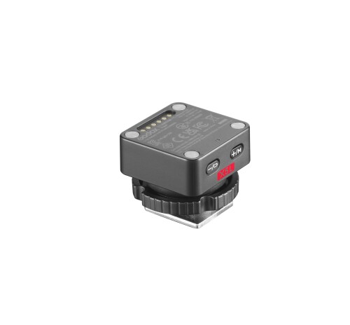 Godox X5L X5 L TTL ワイヤレスフラッシュトリガー Leica用、GODOX X5-L、IT32 Mini TTLフラッシュ対応、ホットシュー&トリガーインワン、柔軟な磁気デザイン、手動ペアリング不要のインスタントワイヤレス通信 ホットシュー&ワイヤレストリガー一体型(iT32 は別売): X5L は、ホットシューとしても 2.4GHz ワイヤレストリガーとしても機能します。別売の iT32 Mini TTL フラッシュと組み合わせることで、オンカメラとオフカメラ照明を瞬時に切り替え可能。 マグネット式クイック装着で高速切り替え: 柔軟な磁気デザインにより、オンカメラ撮影、オフカメラ照明、マルチライト構成の間をスムーズに切り替えできます。面倒な調整やロック操作は不要。 手動ペアリング不要の即時ワイヤレス通信: Godox X5L と 別売の iT32 は接続時に自動認識。取り外した瞬間にトリガーモードへ切り替わり、チャンネル設定なしで安定したワイヤレス制御が可能です。 Godox 2.4GHz ワイヤレス X エコシステム対応(iT32 は別売): 別売の iT32 と組み合わせれば、AD100Pro II、AD200Pro II、AD600Pro II、iT30Pro、V100、V480、Lux Master などの Godox 2.4GHz フラッシュを遠隔制御可能。 X5L 対応カメラモデル: Godox X5L は、別売の iT32 ミニフラッシュと組み合わせて使用することで、以下の Leica カメラに対応します:M3、M4、M5、M6、M7、M8、M9、M10。 ※ご注意:X5L 本体には電源オン/オフ機能はありませんが、カラ—インジケーターを搭載しています。X5L を別売の iT32 に装着することで、フラッシュトリガーのバッテリーレベルをメニューで確認可能です。内蔵 3.8V / 100mAh リチウムバッテリーは、iT32 に接続して充電すると約 3 時間で満充電になり、満充電状態から放電する場合は約 16 時間かかります。 Godox X5L X5 L TTL ワイヤレスフラッシュトリガー Leica用、GODOX X5-L、IT32 Mini TTLフラッシュ対応、ホットシュー&トリガーインワン、柔軟な磁気デザイン、手動ペアリング不要のインスタントワイヤレス通信 商品コード59082034707商品名Godox X5L X5 L TTL ワイヤレスフラッシュトリガー Leica用、GODOX X5-L、IT32 Mini TTLフラッシュ対応、ホットシュー&amp;トリガーインワン、柔軟な磁気デザイン、手動ペアリング不要のインスタントワイヤレス通信型番X5L for Leica※他モールでも併売しているため、タイミングによって在庫切れの可能性がございます。その際は、別途ご連絡させていただきます。※他モールでも併売しているため、タイミングによって在庫切れの可能性がございます。その際は、別途ご連絡させていただきます。