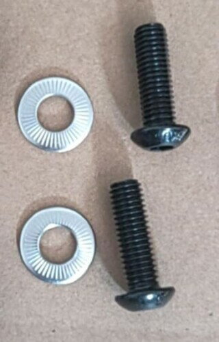 デスクスピーカースタンドのクランプ用ハーウェアキット。