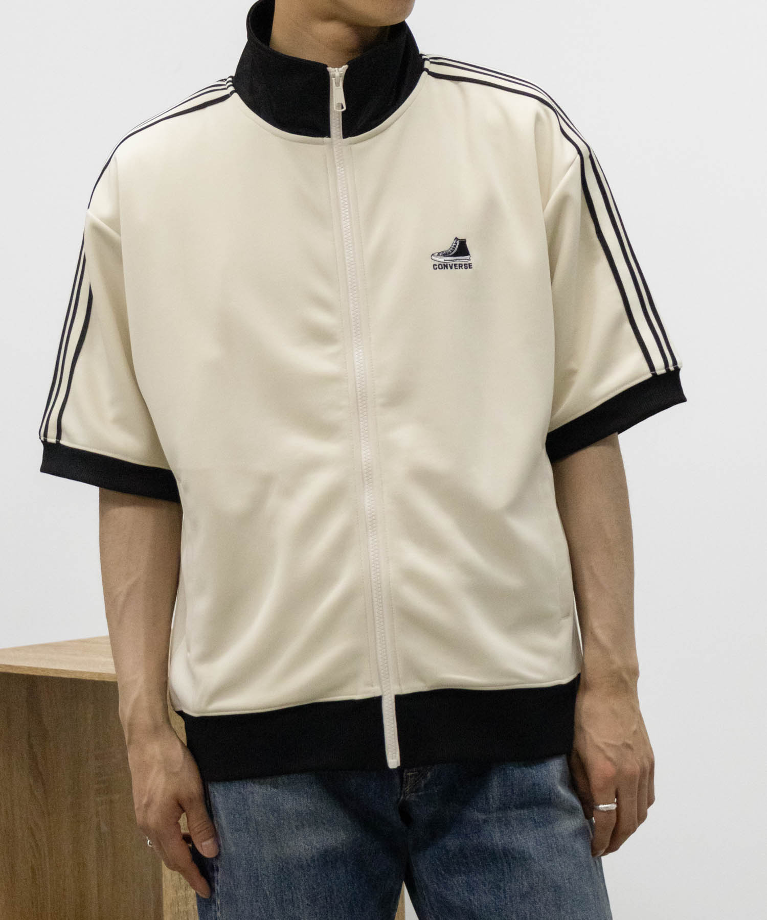 [最大650円OFF全品クーポン6/11まで]コンバース CONVERSE トラックジャケット 半袖 メンズ ジップアップ ポケット アウター ライン ロゴ シューズモチーフ 刺繍 配色切替 古着風 古着テイスト ジャージ ジャケットのサムネイル