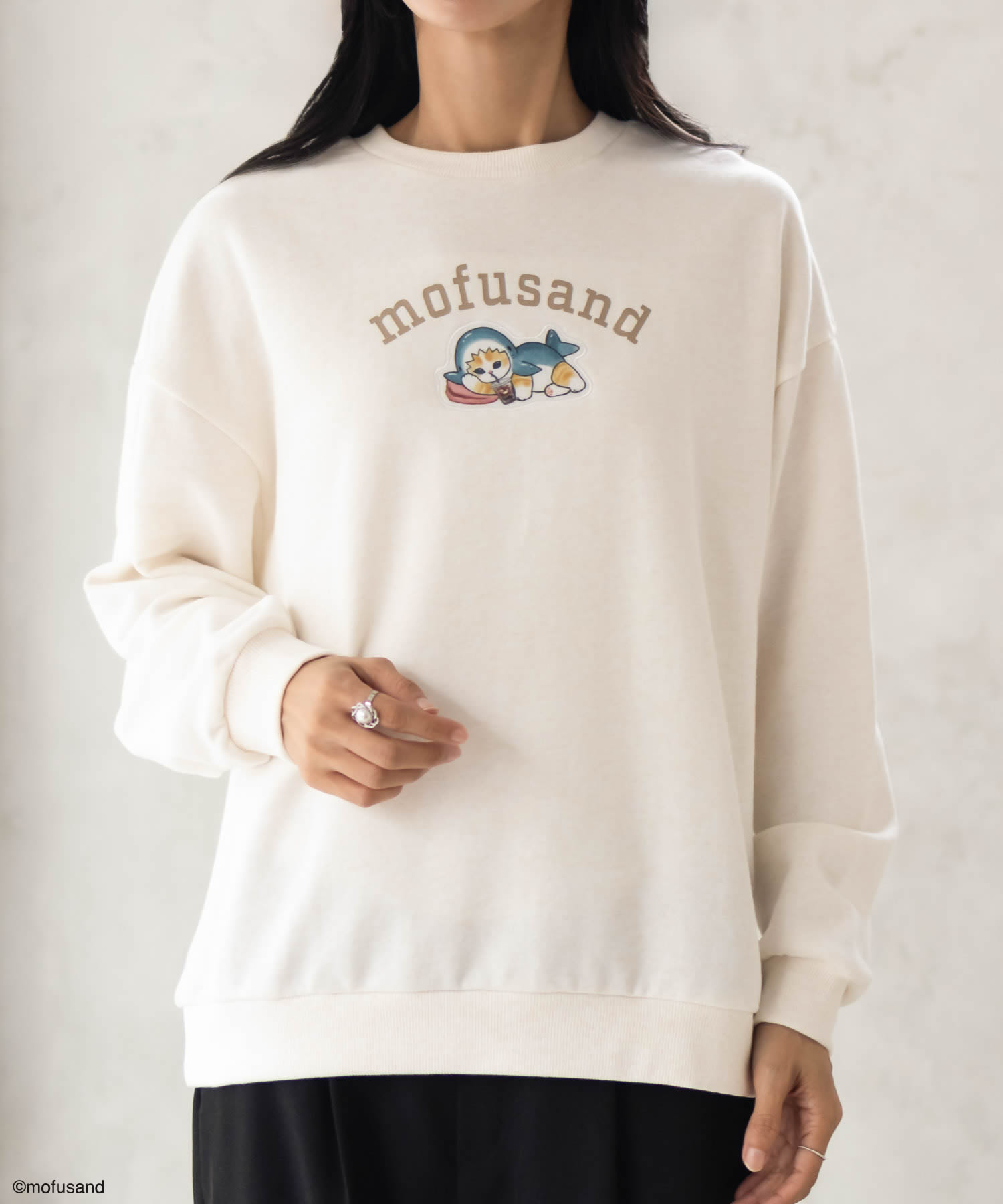[20日P5倍！更に10％OFFクーポン]モフサンド mofusand サメにゃん トレーナー スウェット 裏毛 レディース 綿混 トップス キャラクター ワッペン プリント プルオーバー