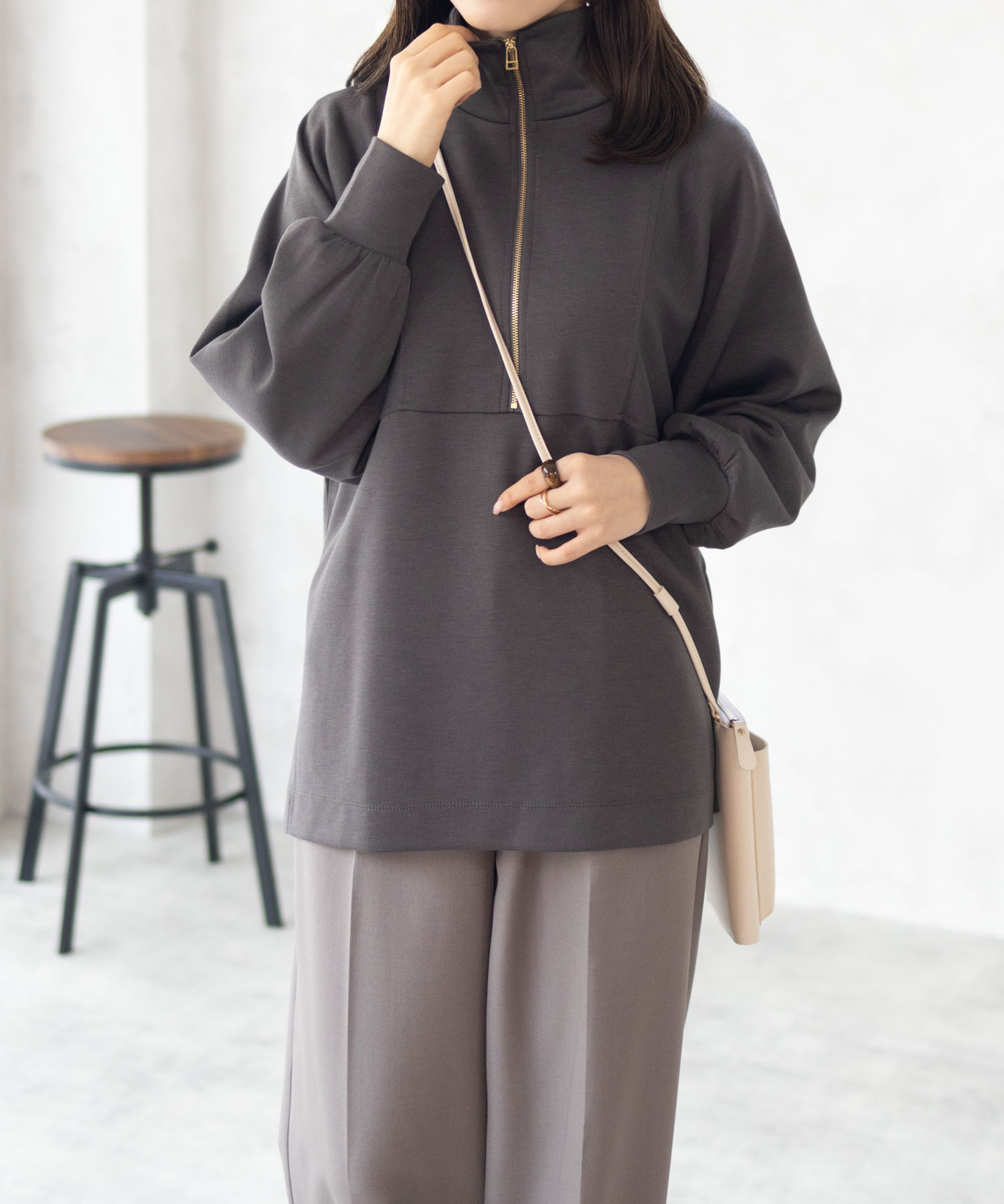 [20日P5倍！更に10％OFFクーポン]ハッシュアッシュ HusHusH トレーナー スウェット ポンチ素材 レディース 軽量 サイドスリット トップス 切り替え 無地 シンプル ジップアップ ハイネック プルオーバー