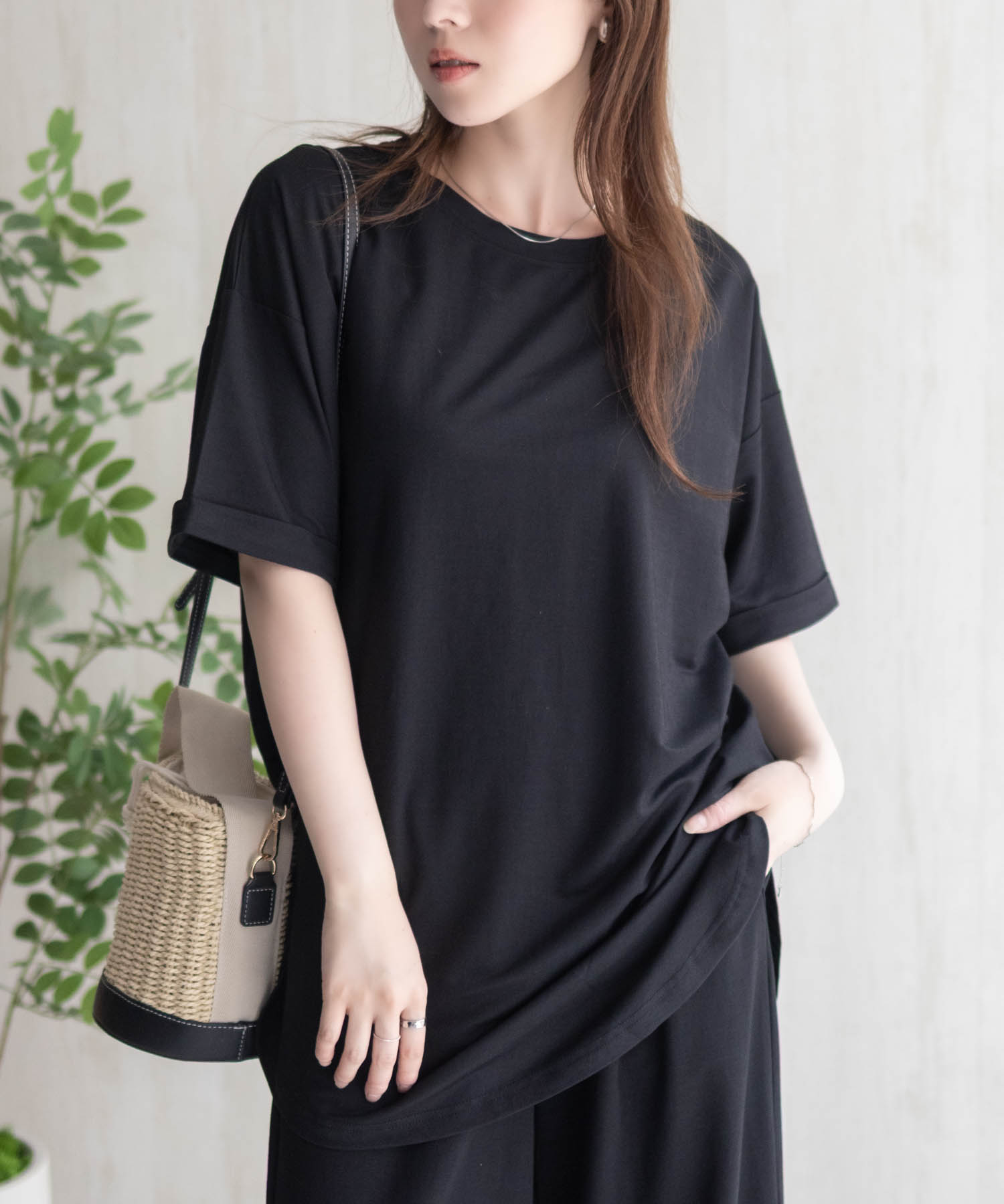 [全品P5倍＆最大25%OFFマラソンクーポン]Tシャツ レディース 半袖 チュニック 接触冷感 ひんやり トップス 前後差丈 丈長め 無地 白 黒 シンプル カットソー