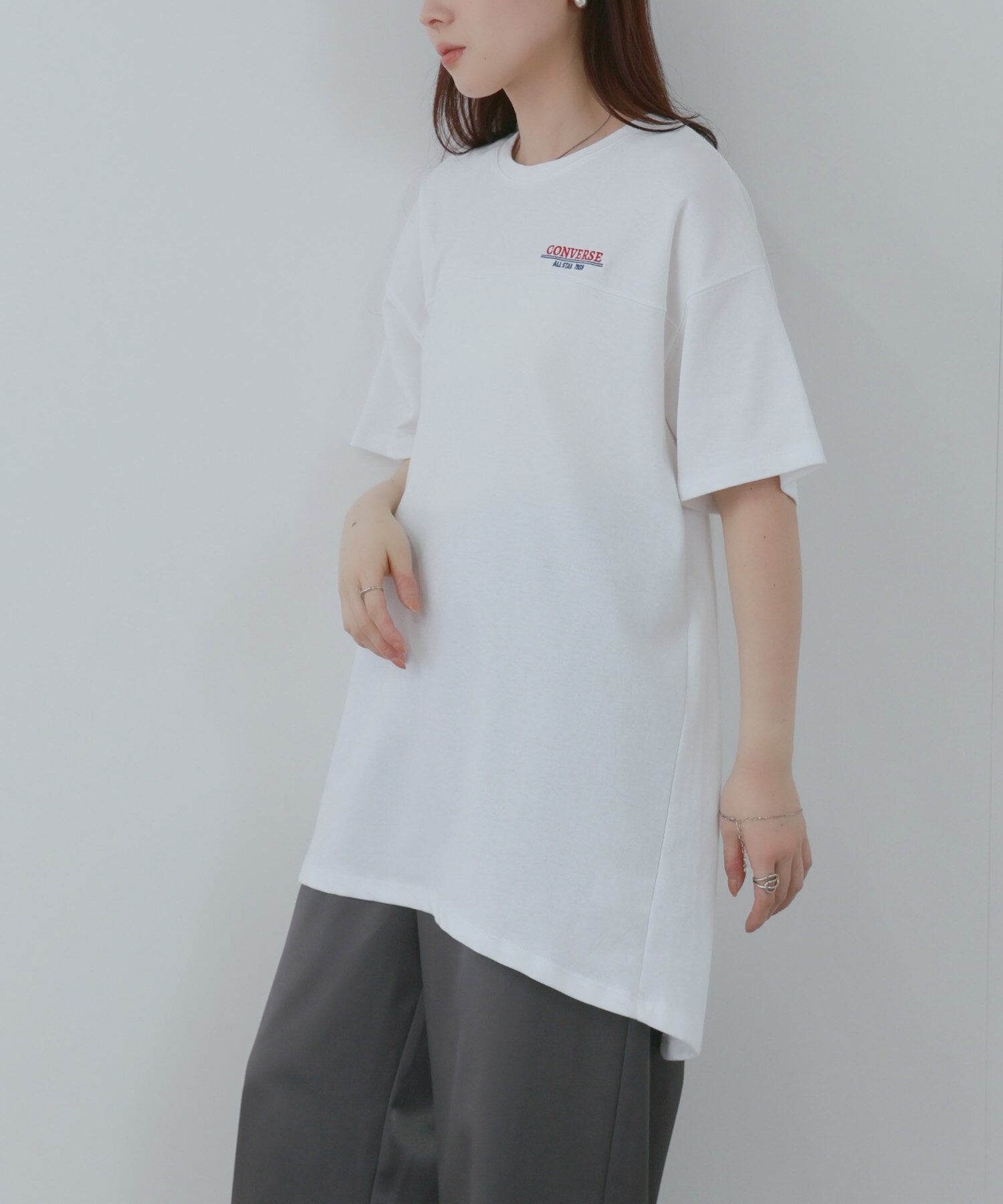 Rakuten - [今だけ！選べる2種クーポンでお得]コンバース CONVERSE Tシャツ レディース 半袖 丈長め チュニック ドライ ゆったり トップス ロゴ 刺繍 白 黒 クルーネック カットソー