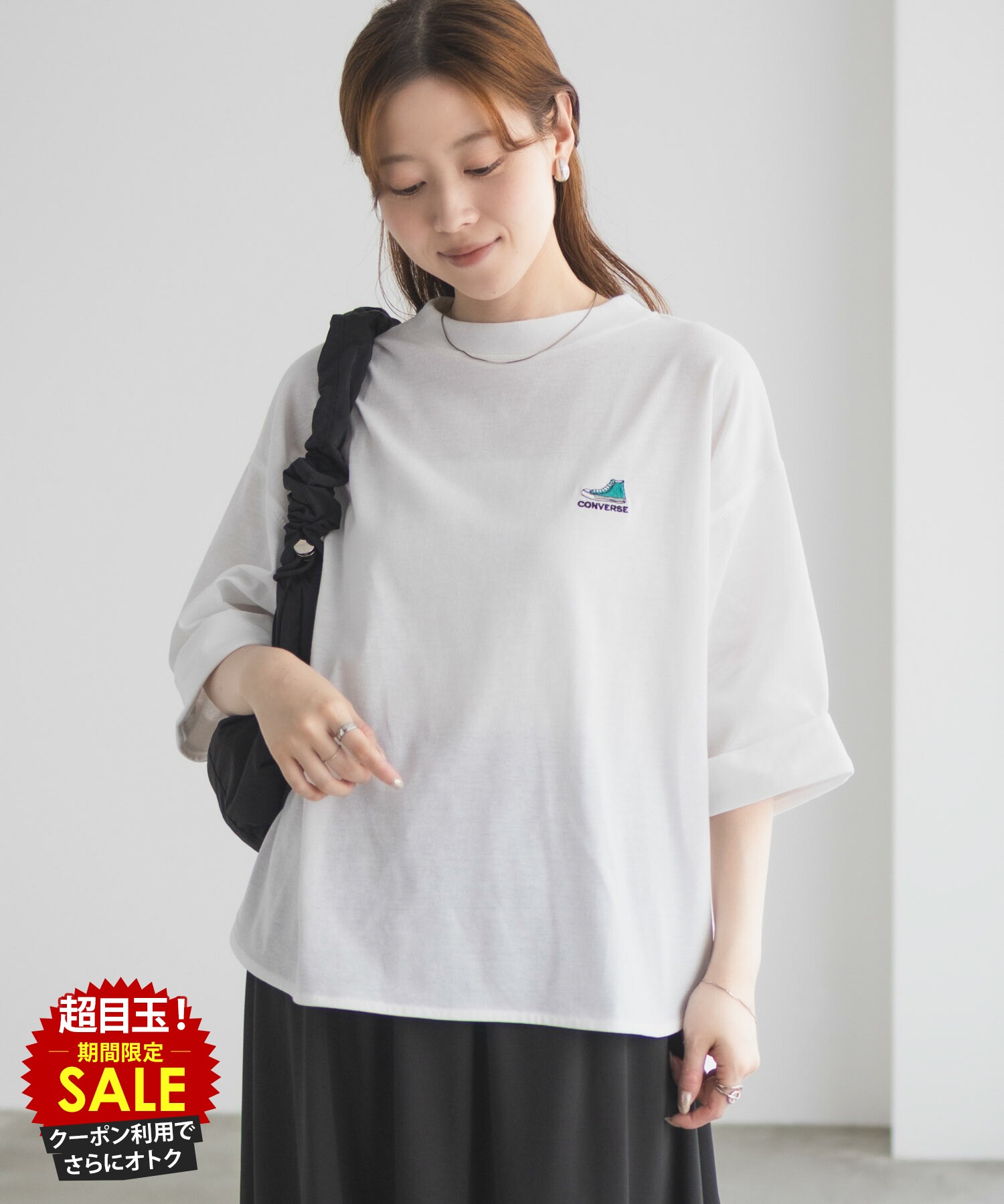 [特別価格][更にクーポンで割引]コンバース CONVERSE Tシャツ レディース 半袖 5分袖 ルーズシルエット ゆったり 大きめ 袖ロールアップ トップス 前後差 ラウンドヘム ワンポイント シューズ 刺繍 白 黒 クルーネック カットソー