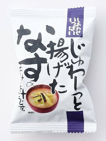 コスモス食品 じゅわ〜っと揚げたなすのおみそ汁です。 1食 内容量 1食 原材料 米みそ（大豆を含む、国内製造）、揚げなす、ねぎ、油揚げ、でん粉分解物、かつお昆布だし、でん粉、かつお節粉末/酸化防止剤（V.E）、増粘多糖類 商品説明 ジューシーな揚げなすと油揚げ、ねぎが入ったお味噌汁です。フリーズドライなので備蓄用やお弁当用におすすめ。 賞味期限 パッケージに記載あり ※食品ですので開封後は賞味期限に関わらずお早目にお召し上がりください。 ご注意 ※画像はイメージです。実際にお届けする商品とパッケージ等が異なる場合がございますので、あらかじめご了承ください。 ※食品のため商品到着後のキャンセル・返品は承れません。 ※お子様の手の届かない所に保管して下さい。 ※ご注文商品の発送後の変更、キャンセル、返品、交換はお受け致しかねます。 ※商品ページに記載している納期情報はあくまでも目安であり、ご注文が殺到した場合や商品の在庫状況によっては発送が早まることがありますのであらかじめご了承ください。 ※【ご注文後の在庫切れについて】 当店では複数店舗で在庫を共有し販売致しております。 その為、ご注文を頂いた時点では在庫有りと表示されていた商品でも、 同一商品への注文集中やネットワーク状況等により、在庫切れとなる場合がございます。 誠に勝手ながら、その旨をメールにてご連絡させて頂いた上で、当店によりキャンセル手続きをさせて頂く場合がございますので、何卒ご理解頂きますようお願い致します。コスモス食品 じゅわ〜っと揚げたなすのおみそ汁です。 1食 内容量 1食 原材料 米みそ（大豆を含む、国内製造）、揚げなす、ねぎ、油揚げ、でん粉分解物、かつお昆布だし、でん粉、かつお節粉末/酸化防止剤（V.E）、増粘多糖類 商品説明 ジューシーな揚げなすと油揚げ、ねぎが入ったお味噌汁です。フリーズドライなので備蓄用やお弁当用におすすめ。 賞味期限 パッケージに記載あり ※食品ですので開封後は賞味期限に関わらずお早目にお召し上がりください。 ご注意 ※食品のため商品到着後のキャンセル・返品は承れません。 ※お子様の手の届かない所に保管して下さい。 ※ご注文商品の発送後の変更、キャンセル、返品、交換はお受け致しかねます。 ※【ご注文後の在庫切れについて】 当店では複数店舗で在庫を共有し販売致しております。 その為、ご注文を頂いた時点では在庫有りと表示されていた商品でも、 同一商品への注文集中やネットワーク状況等により、在庫切れとなる場合がございます。 誠に勝手ながら、その旨をメールにてご連絡させて頂いた上で、当店によりキャンセル手続きを させて頂く場合がございますので、何卒ご理解頂きますようお願い致します。