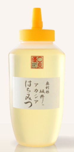 坂井養蜂場 アカシア蜂蜜 1000g 内容量 1000g 原材料 はちみつ 商品説明 今や貴重となった国産のアカシア蜂蜜です。くせがなく、どなたにも喜ばれる優しい味です。お得な1kg入の卓上サイズです。 賞味期限 パッケージに記載あり ※食品ですので開封後は賞味期限に関わらずお早目にお召し上がりください。 ご注意 ※画像はイメージです。実際にお届けする商品とパッケージ等が異なる場合がございますので、あらかじめご了承ください。 ※食品のため商品到着後のキャンセル・返品は承れません。 ※お子様の手の届かない所に保管して下さい。 ※ご注文商品の発送後の変更、キャンセル、返品、交換はお受け致しかねます。 ※商品ページに記載している納期情報はあくまでも目安であり、ご注文が殺到した場合や商品の在庫状況によっては発送が早まることがありますのであらかじめご了承ください。 ※【ご注文後の在庫切れについて】 当店では複数店舗で在庫を共有し販売致しております。 その為、ご注文を頂いた時点では在庫有りと表示されていた商品でも、 同一商品への注文集中やネットワーク状況等により、在庫切れとなる場合がございます。 誠に勝手ながら、その旨をメールにてご連絡させて頂いた上で、当店によりキャンセル手続きをさせて頂く場合がございますので、何卒ご理解頂きますようお願い致します。坂井養蜂場 アカシア蜂蜜 1000g 内容量 1000g 原材料 はちみつ 商品説明 今や貴重となった国産のアカシア蜂蜜です。くせがなく、どなたにも喜ばれる優しい味です。お得な1kg入の卓上サイズです。 賞味期限 パッケージに記載あり ※食品ですので開封後は賞味期限に関わらずお早目にお召し上がりください。 ご注意 ※食品のため商品到着後のキャンセル・返品は承れません。 ※お子様の手の届かない所に保管して下さい。 ※ご注文商品の発送後の変更、キャンセル、返品、交換はお受け致しかねます。 ※【ご注文後の在庫切れについて】 当店では複数店舗で在庫を共有し販売致しております。 その為、ご注文を頂いた時点では在庫有りと表示されていた商品でも、 同一商品への注文集中やネットワーク状況等により、在庫切れとなる場合がございます。 誠に勝手ながら、その旨をメールにてご連絡させて頂いた上で、当店によりキャンセル手続きを させて頂く場合がございますので、何卒ご理解頂きますようお願い致します。