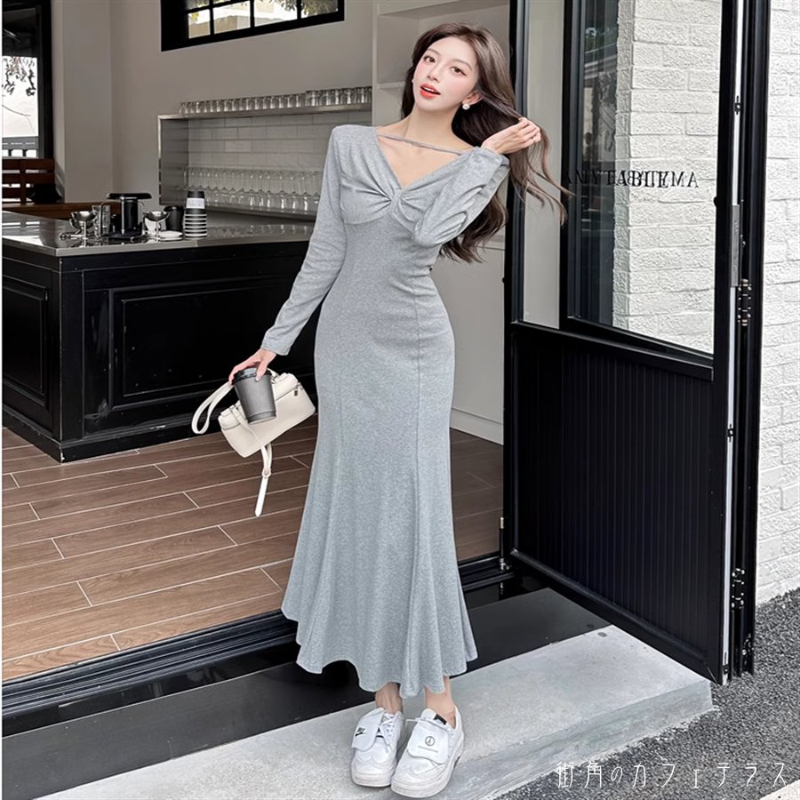 ロングワンピ 2色 マーメイド マキシ 長袖 Vネック Aライン フレア くしゅくしゅ感 タッグ 薄手生地 可愛い 大人可愛い きれいめ シンプル カジュアル コンサバ 大人 おしゃれ お洒落 主役級 こなれ感 高見え ガーリー 無地 オールシーズン シーズンレス レディース 女性用 ママ 20代 30代 40代 デート お出かけ 女子会 お呼ばれ 休日 お茶会 授業参観 着回し 普段使い ファッション コーデ スタイル 楽ちん 体型カバー 定番 着痩せ ブラック グレー モノトーンマキシ丈のマーメイドワンピースです。フロント部分のくしゅくしゅ感が特徴的なデザイン♪【カラー】ブラック、グレー【サイズ】S　M　Lサイズ：（cm） S：肩幅34 /バスト66 /袖58 /着丈122 M：肩幅35 /バスト70 /袖59 /着丈123 L：肩幅36 /バスト74 /袖60 /着丈124【商品について】・お手持ちのパソコン・スマホの画面により商品のお色に若干の差がございます。・サイズは買付け先の生産表記ですが測り方により1-3cmほど誤差がある場合がございます。・ノーブランド商品はタグや洗濯表示がないものもあります。【納期について】・2週間-3週間【返品について】・サイズ交換、お色交換などの返品、交換は行っておりませんのでサイズは十分にお確かめの上、ご購入をお願いいたします。・海外製品は日本のものに比べて縫製が粗い場合がございます。糸の始末が悪い、ファスナーが上がりにくい、ボタンのつけ方が甘いということは海外基準では返品対象となりませんのでご理解お願いいたします。【商品コード】 OP-1452