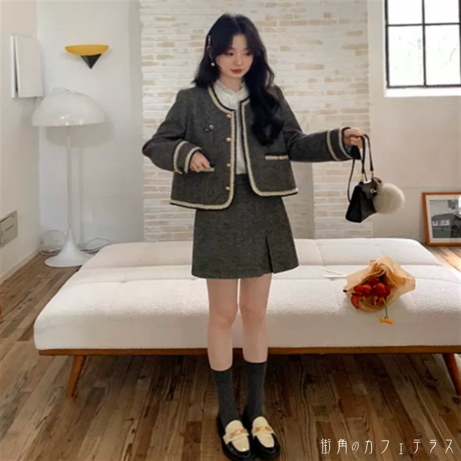 ジャケット アウター 羽織り ショート 長袖 Vネック フレア Aライン モノトーンカラー 厚手生地 かわいい 大人可愛い 綺麗 シンプル カジュアル 大人 上品 おしゃれ お洒落 大人女子 こなれ感 エレガント コンサバ 定番アイテム 体型カバー ガーリー 秋 冬 結婚式 二次会