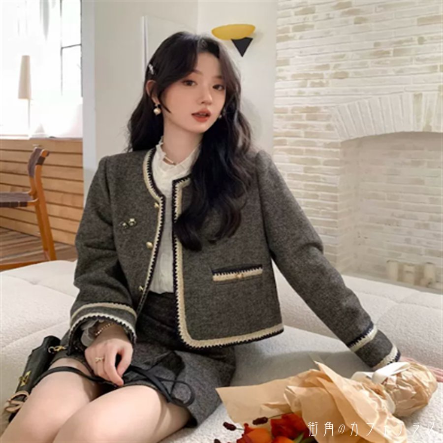 ジャケット アウター 羽織り ショート 長袖 Vネック フレア Aライン モノトーンカラー 厚手生地 かわいい 大人可愛い 綺麗 シンプル カジュアル 大人 上品 おしゃれ お洒落 大人女子 こなれ感 エレガント コンサバ 定番アイテム 体型カバー ガーリー 秋 冬 結婚式 二次会