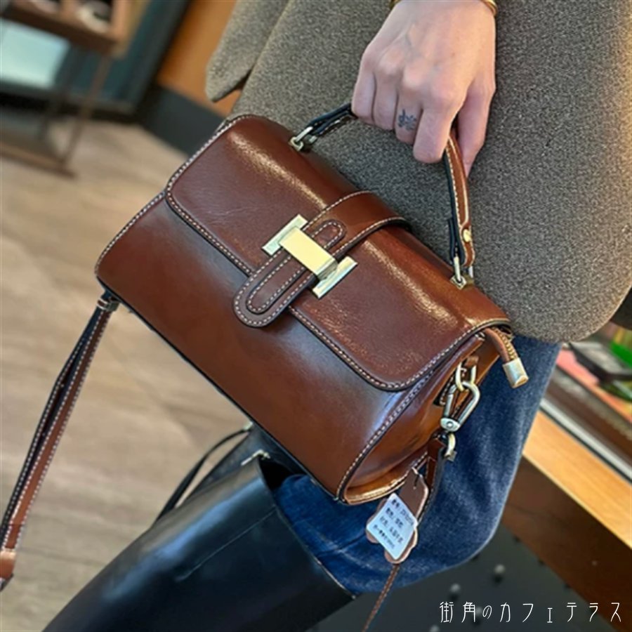 ショルダーバッグ 4色 小さめ コンパクト ストラップ 斜め掛け マチ付き PU 秋 レザー 可愛い 大人可愛い きれいめ シンプル カジュアル シック コンサバ 華やか 大人 上品 おしゃれ お洒落 レトロ 主役級 こなれ感 高見え 高級感 ヴィンテージ感 無地 秋 冬 お出かけ お買い物 デート 女子会 アウトドア 10代 20代 30代 40代 レディース 女性用 普段使い ファッション 定番 プチプラ 垢抜け ブラック カーキ グリーン ブラウン くすみカラー ベイクドカラー秋冬にお勧めのヴィンテージカラー♡今っぽさを感じさせるコンパクトサイズです。【カラー】ブラック、グリーン、ブラウン、カーキ【サイズ】横幅22 /縦16 /マチ(幅) 11 【商品について】・お手持ちのパソコン・スマホの画面により商品のお色に若干の差がございます。・サイズは買付け先の生産表記ですが測り方により1-3cmほど誤差がある場合がございます。・ノーブランド商品はタグや洗濯表示がないものもあります。【納期について】・2週間-3週間【返品について】・サイズ交換、お色交換などの返品、交換は行っておりませんのでサイズは十分にお確かめの上、ご購入をお願いいたします。・海外製品は日本のものに比べて縫製が粗い場合がございます。糸の始末が悪い、ファスナーが上がりにくい、ボタンのつけ方が甘いということは海外基準では返品対象となりませんのでご理解お願いいたします。【商品コード】 BG-2120
