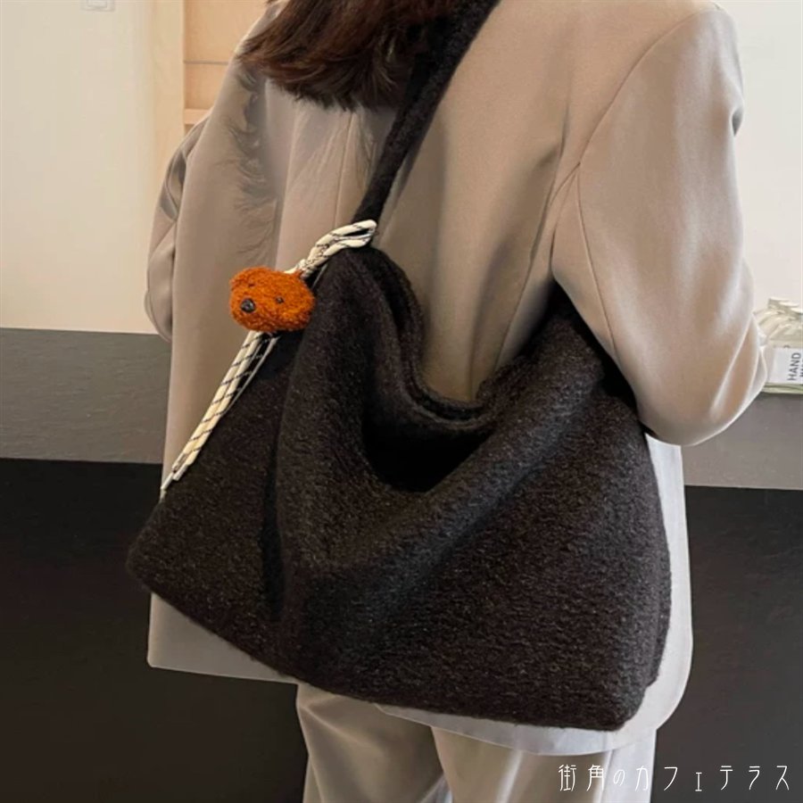 樂天商城 - ショルダーバッグ 4色 小さめ コンパクト ストラップ 斜め掛け 肩掛け ふわふわ もこもこ ボア ファスナー エレガント 可愛い 大人可愛い きれいめ シンプル カジュアル シック コンサバ 華やか 大人 上品 おしゃれ お洒落 主役級 こなれ感 高見え 高級感 大人フェミニン