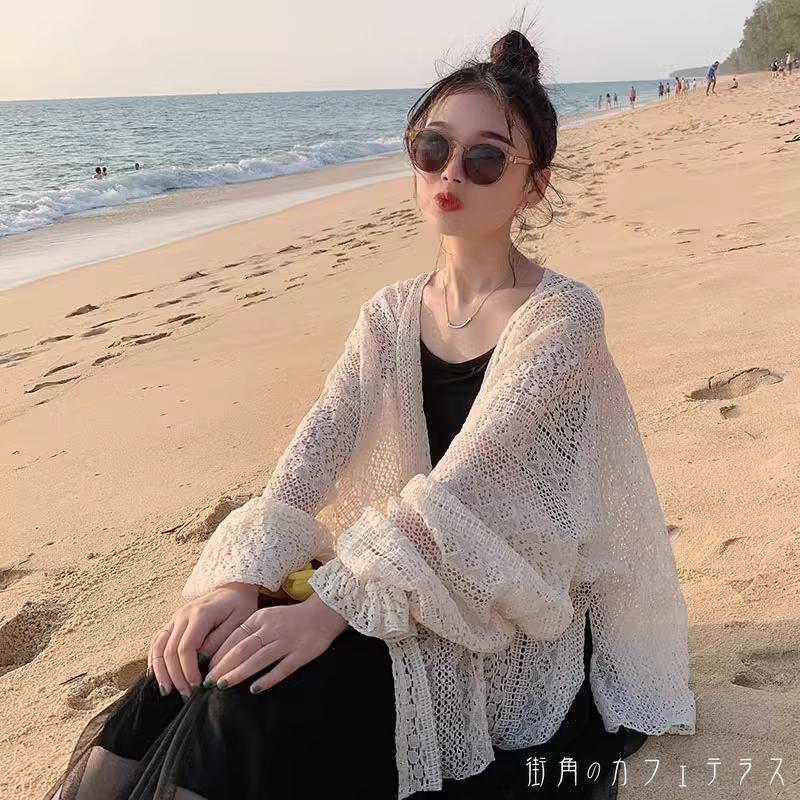 Rakuten - ラッシュガード 日焼け防止 UVカット 紫外線対策 羽織り アウター Vネック 長袖 ランタンスリーブ Aライン フレア レース 透け感 シースルー かわいい 大人可愛い きれいめ シンプル カジュアル ナチュラル 華やか 大人 大人っぽい おしゃれ 主役級 女っぽ フェミニン