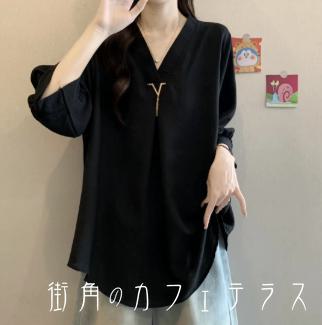 樂天商城 - ブラウス トップス ロング丈 ゆったり 長袖 Vネック 襟付き Aライン フレア プルオーバー 飾り モチーフ 30代 40代 女性用 レディース 薄手生地 無地 シンプル カジュアル 大人 上品 おしゃれ お洒落 ラフ コンサバ エレガント シック デート お出かけ お茶会 女子会 休日 OL