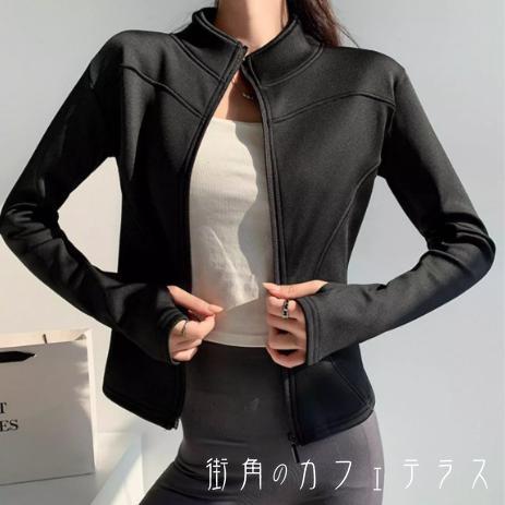 【送料無料】 トレーニングウェア 5色 長袖 指穴 サムホール ハイネック Aライン フレア 厚手生地 裏地 ふわふわ 防寒 あったか シンプル カジュアル スポーティ 無地 冬 レディース 女性用 ママ 30代 40代 普段使い お出かけ 運動 ヨガ 部活 トレーニング ジム ジョギング ランニング フィットネス スポーツ ファッション コーデ スタイル 楽ちん 体型カバー 垢抜け ホワイト ブラック ブラウン グレーLINE友だち登録はコチラから &gt&gtふわふわな裏起毛仕様で寒い季節もあったか♪袖口はサムホールになっております。動きやすく、トレーニングシーンにピッタリのアイテムです。【カラー】ブラック、ホワイト、グレー、ブラウン、グリーン【サイズ】S　M　L　XL　2XLサイズ：（cm） S：バスト90 /袖60 /着丈52 M：バスト94 /袖61 /着丈54 L：バスト98 /袖62 /着丈56 XL：バスト102 /袖63 /着丈582XL：バスト106 /袖64 /着丈60【商品について】・お手持ちのパソコン・スマホの画面により商品のお色に若干の差がございます。・サイズは買付け先の生産表記ですが測り方により1-3cmほど誤差がある場合がございます。・ノーブランド商品はタグや洗濯表示がないものもあります。【納期について】・2週間-3週間【返品について】・サイズ交換、お色交換などの返品、交換は行っておりませんのでサイズは十分にお確かめの上、ご購入をお願いいたします。・海外製品は日本のものに比べて縫製が粗い場合がございます。糸の始末が悪い、ファスナーが上がりにくい、ボタンのつけ方が甘いということは海外基準では返品対象となりませんのでご理解お願いいたします。【商品コード】 FN-0377