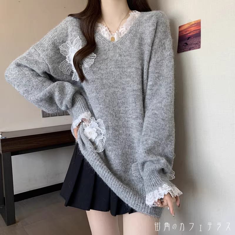 セーター 2色 リブニット 30代 40代 女性用 レディース ママ ロング丈 ゆったり 長袖 ハイネック Aライン フレア プルオーバー 花モチーフ 厚手生地 防寒 あったか 温かい かわいい 大人可愛い 大人女子 こなれ感 シンプル カジュアル 大人 上品 おしゃれ お洒落 ラフ コンサバ フェミニン ガーリー デート お出かけ お茶会 女子会 休日 授業参観 冬 着回し プチプライス カラバリ デイリーユース 普段使い ファッション コーデ スタイル 楽ちん 着痩せ 垢抜け冬のおしゃれにぴったりな一枚！厚手のリブニット素材を使用し、寒い季節でもあたたかくおしゃれを楽しめます。可愛い花モチーフが大人可愛いスタイルを演出。デイリーユースとしても、お出かけや女子会など幅広いシーンで活躍するアイテムです。【カラー】グレー、ベージュ【サイズ】M　L　サイズ：M：体重60-63L ：体重63-78【商品について】・お手持ちのパソコン・スマホの画面により商品のお色に若干の差がございます。・サイズは買付け先の生産表記ですが測り方により1-3cmほど誤差がある場合がございます。・ノーブランド商品はタグや洗濯表示がないものもあります。【納期について】・2週間-3週間【返品について】・サイズ交換、お色交換などの返品、交換は行っておりませんのでサイズは十分にお確かめの上、ご購入をお願いいたします。・海外製品は日本のものに比べて縫製が粗い場合がございます。糸の始末が悪い、ファスナーが上がりにくい、ボタンのつけ方が甘いということは海外基準では返品対象となりませんのでご理解お願いいたします。【商品コード】 TP-3676