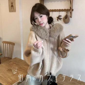 樂天商城 - ジャケット 2色 ショート 長袖 萌え袖 Vネック フレア Aライン ブラウン グレー くすみカラー 大人カラー モノトーン 秋カラー ニュアンスカラー 厚手生地 ニット カーディガン フード付き ファー かわいい 大人可愛い 綺麗 シンプル カジュアル 大人 上品 おしゃれ お洒落