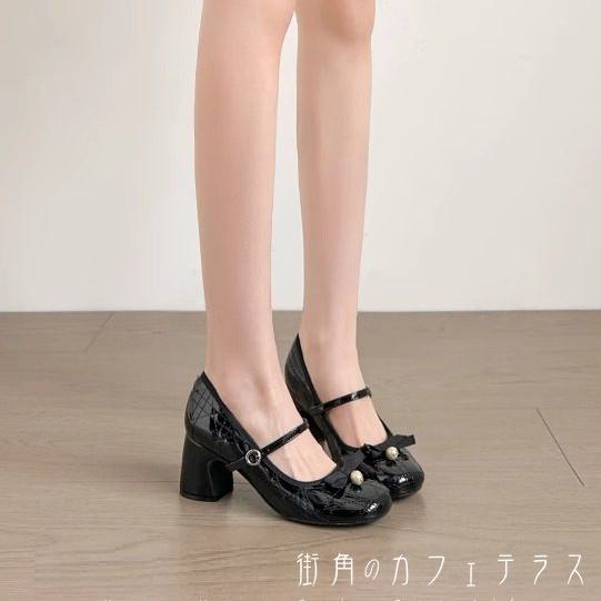パンプス 2色 靴 シューズ ハイヒール 丸トゥ バンド 飾り キルティング エレガント 可愛い 大人可愛い きれいめ シンプル カジュアル シック コンサバ 華やか 大人 上品 おしゃれ 主役級 こなれ感 高見え 高級感 春 お呼ばれ レディース 女性用 ママ 30代 40代 デート