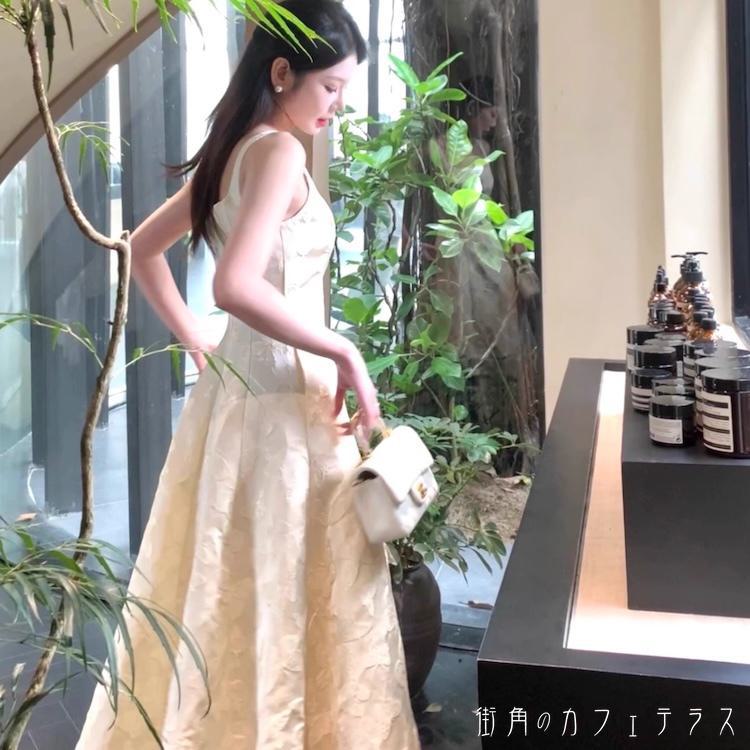 樂天商城 - レディース ドレス パーティードレス ワンピース Aライン スクエアネック ロング丈 マキシ丈 シンプル きれいめ 大人かわいい キュート レトロ こなれ感 体型カバー 二の腕カバー スタイルアップ ノースリーブ アイボリー 結婚式 2次会 お呼ばれ パーティー お食事会