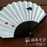お盆玉!最大5000円OFFクーポン♪【扇子単品】特別価格! 街着屋ノ扇子 - 涼あそびネコ(ブルー/6632)- 黒猫 にゃんこ 金魚 和装 真夏日 着物 浴衣 洋服 末広 布 綿 レディース 婦人用 OL ビジネス おでかけ【ネコポス対応】【新品】