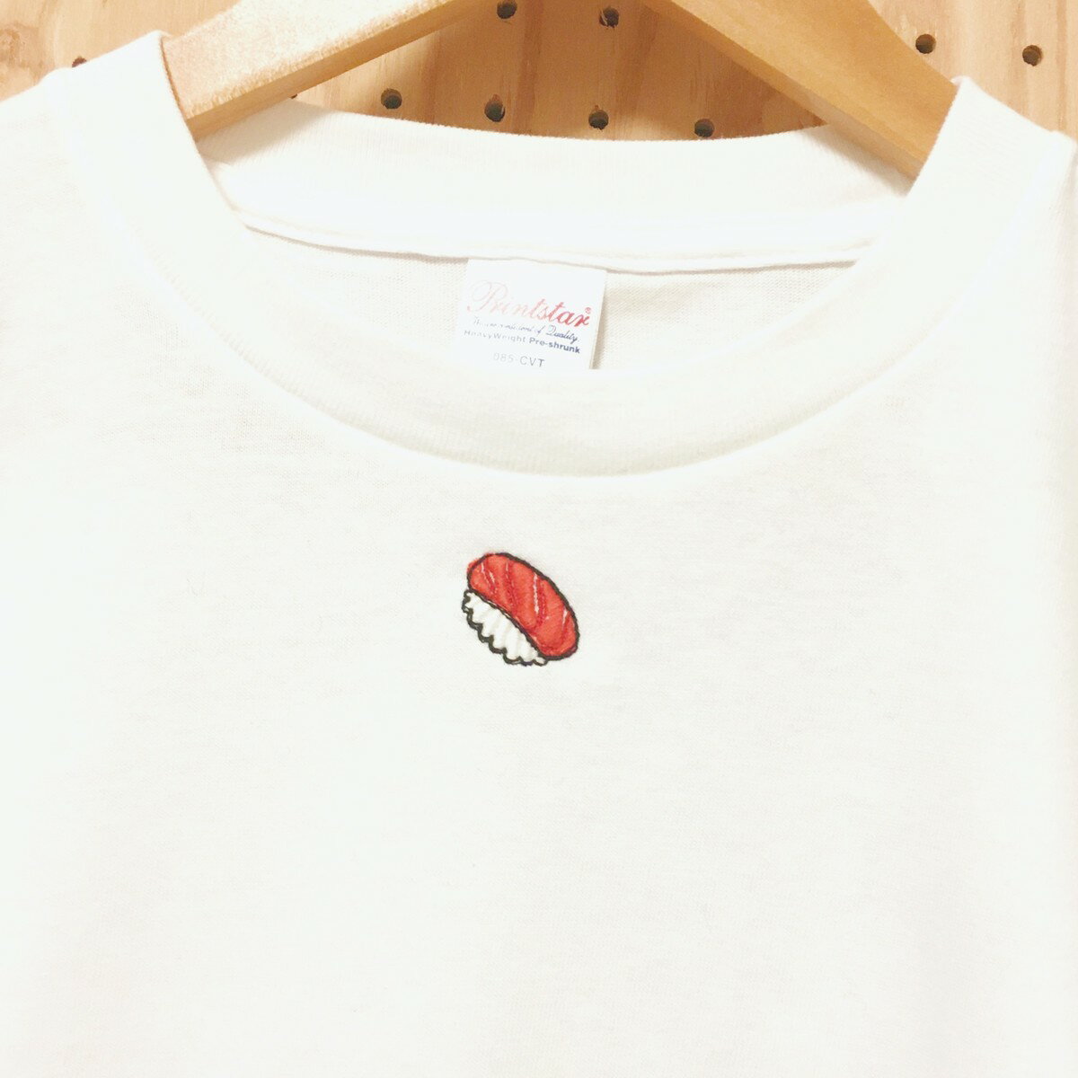 【受注生産】まぐろ ワンポイント 刺繍 Tシャツ メンズファッション レディースファッション キッズファッション 親子Tee カップルTee