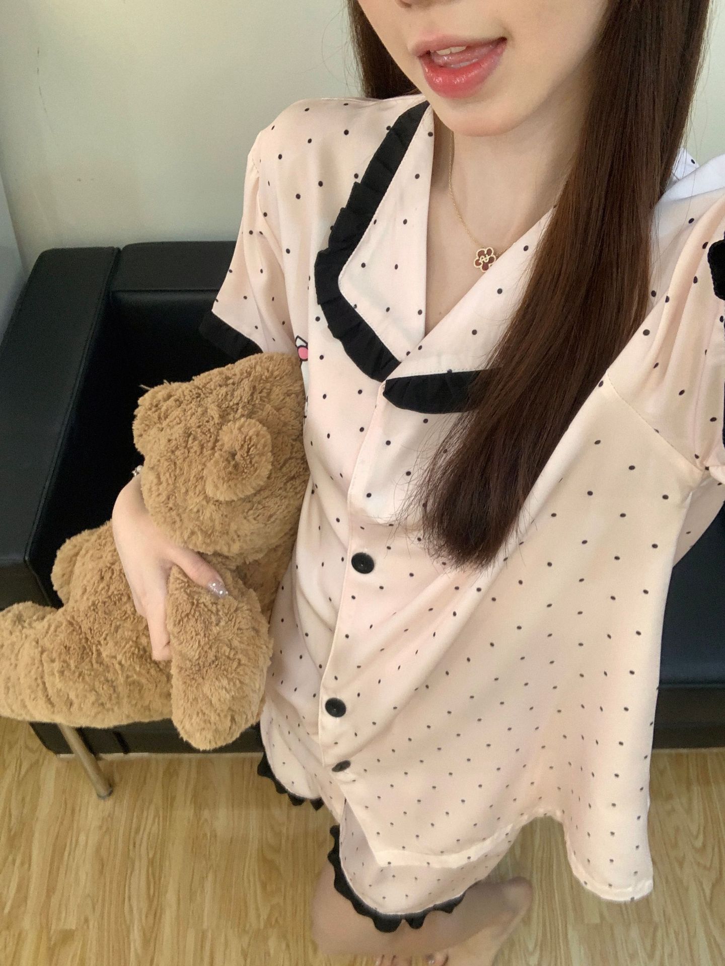 ★2025新作 ルームウェア レディース アイスシルク ソフトウェア ソフト 半袖と半ズボンの二点セット 春夏 大きいサイズ アイスシルクホームウエアセット 体型カバー おしゃれ タイト 着痩せ 大人 無地 高級感 きれいめ