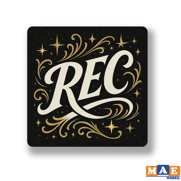 樂天商城 - インクジェット 印刷ステッカー 質感マット REC ドライブレコーダー クラブ ラウンジ系 ラグジュアリー ビンテージ アメリカン レトロ 大人っぽ ゴージャス オラオラ ギラギラ シール 車 あおり運転防止 録画 撮影 事故防止 マエワークスオリジナル ijrec-09