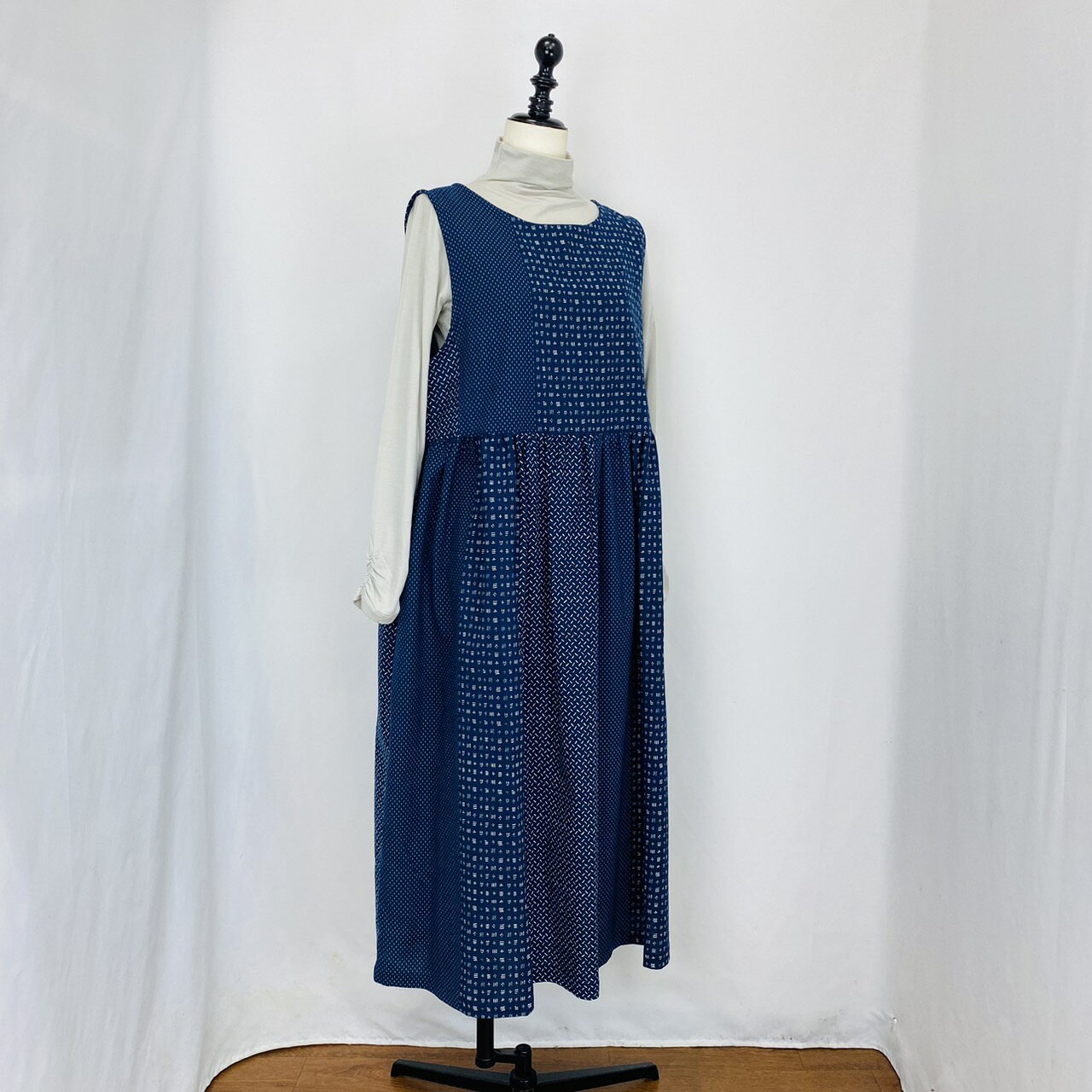 【安曇野染絣】　ウエストギャザー ジャンパースカート ロング丈 紺系 着物柄 和柄 大島柄 フリーサイズ 綿100 コットン 天然素材 ミセス 40代 50代 60代 70代 80代 ぷちままん petitemaman 前田屋