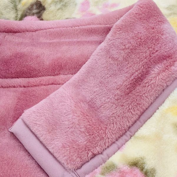 毛布 シングルサイズ ふっくら 日本製 えり付 合わせ毛布 シングル 140×200cm ボリューム 2枚合わせ 二枚合わせ 暖かい毛布 あったか 冬用 節約 節電 ロマンス小杉 国産 maedafuton-10016428 タオル福袋 寝具のまえだふとん店 サンプル画像3