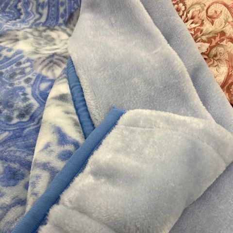 【12時までのご注文で即日発送（日曜日を除く） 】 西川 えり付合わせ毛布 ダブル 180×210cm 軽い 軽量 あったか ダブルサイズ ロングサイズ 2枚合わせ 毛布 ブルー 新生活 2024 3