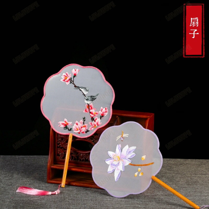 扇子 刺繍 絹製 竹製 飾り扇子 古典柄 古風 漢服 和装 中華風 新中国風 撮影小物 インテリア 優雅 おし..