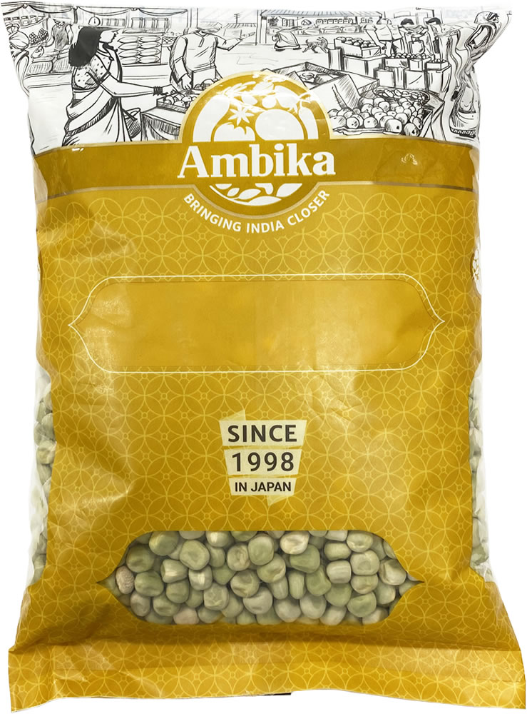 Peas Green dry グリーンピース 1kg お馴染み「グリーンピース」の乾燥豆です。 えんどう豆の一種で「青エンドウ」とも呼ばれます。 たんぱく質に加え、カロテン・ビタミンB1・B2・C・カルシウム・カリウム・鉄・亜鉛等や食物繊維も多く、緑黄色野菜にも負けない栄養価を持っています。 日本ではチャーハンやシュウマイ、ハンバーグなどの彩りや付け合わせとして脇役の印象がある素材ですが、 インドではグリンピースが主役のカレー「マタールカレー」は定番のメニュー。 また甘く煮て「ウグイス豆」、つぶして「ウグイス餡」など製菓・製パン材料でもお使いいただけます。 ■インドベジって？ 「ベジタリアン(vegetarian)」という言葉をそのまま訳すと、「菜食主義者」「菜食（主義）の」となります。ベジタブル＝野菜の語尾が変化したものと思われやすいのですが、もともとは「健全な、新鮮な、元気のある」という意味のラテン語「vegetus」に由来しています。ベジタリアンにもいくつかのタイプがありますが、「アンビカ」では、インディアン・ベジタリアン(Indian Vegetarian) 『ヒンドゥー教の教えに基づくインドの菜食主義者。肉、魚、卵をとらず多少の乳製品をとる。』の人が安心して買い物ができる商品をご用意しております。 商品情報 原材料名 エンドウ豆 内容量 1kg 賞味期限 製造年月日より1年(未開封) 保存方法 直射日光や高温の場所を避けて保存して下さい。 販売者 アンビカトレーディング株式会社 JAN/4582238351742 ご注文の前に・・・ 当商品は輸入商品となります。 ※まれに、商品のへこみや変形等がある場合がございます。また、予告なしに内容変更や取り扱い終了となる場合もございます。予めご容赦くださいませ。 ※取り寄せとなりますため発送までに1週間前後お時間がかかる場合がございます。 →アンビカトレーディング 食品 > インド食材 > 粉、豆、米類