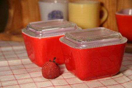 OldPyrex　オールドパイレックス　海外直輸入品USED品　ヴィンテージ　保存容器　S　レッド