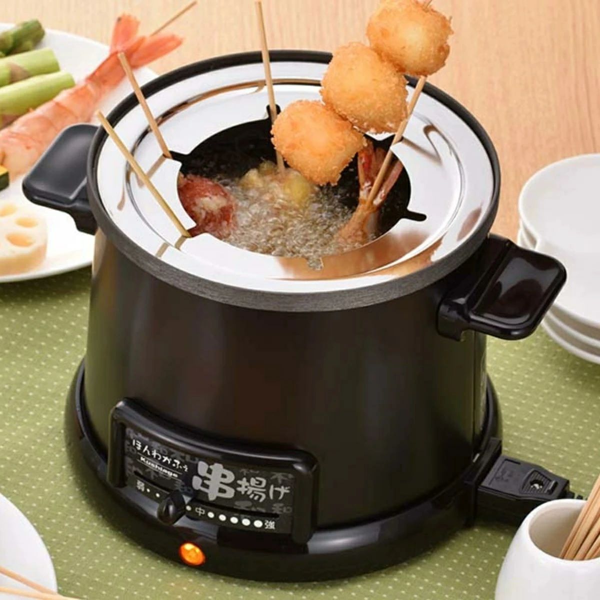 天ぷら 串揚げ 串カツ 天ぷら鍋 電気フライヤー 電気揚げ物機 卓上調理器 ） 串揚げ鍋 送料無料 電気式 卓上串揚げ鍋 卓上 調理家電 自動油温調節レバー付き （ 串揚げフライヤー 揚げたて 卓上フライヤー