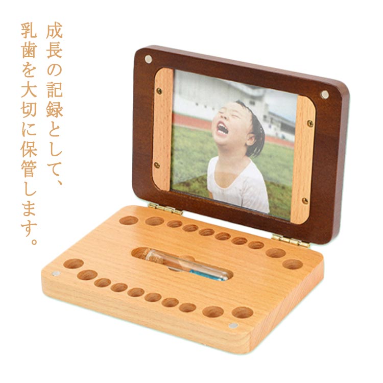 フォト入れる可能、美しい瞬間が現れる。磁石付き！成長のすべての重要な瞬間を記録する。お子さんの乳歯、ずっと記念に！赤ちゃんの重要な情報が記録できる。素敵なメモリアルグッズです。出産祝い/内祝い/お食い初め/初節句/入園祝い/入学祝い/卒園祝い/卒業祝い/進学祝い等プレゼントにするのは最適！ ●製造ロットにより、細部形状の違いや、同色でも色味に多少の誤差が生じます。 ●パッケージは改良のため予告なく仕様を変更する場合があります。 ▼商品の色は、撮影時の光や、お客様のモニターの色具合などにより、実際の商品と異なる場合がございます。あらかじめ、ご了承ください。 ▼生地の特性上、やや匂いが強く感じられるものもございます。数日のご使用や陰干しなどで気になる匂いはほとんど感じられなくなります。 ▼同じ商品でも生産時期により形やサイズ、カラーに多少の誤差が生じる場合もございます。 ▼他店舗でも在庫を共有して販売をしている為、受注後欠品となる場合もございます。予め、ご了承お願い申し上げます。 ▼出荷前に全て検品を行っておりますが、万が一商品に不具合があった場合は、お問い合わせフォームまたはメールよりご連絡頂けます様お願い申し上げます。速やかに対応致しますのでご安心ください。