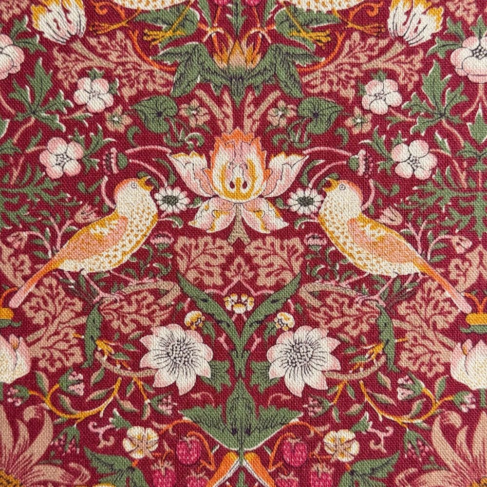 V&A William Morris ウィリアムモリス 綿麻キャンバス生地＜Strawberry Thief＞(ストロベリーシーフ)いちご泥棒【レッド】VA10018S-E