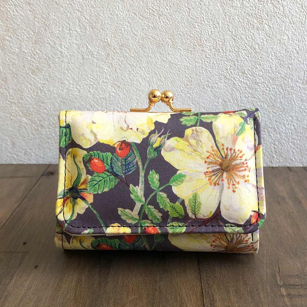 B, C, D, G, J, L, S, T, Z - LIBERTY FABRICS リバティプリントを使ったがま口ミニウォレット 財布＜Dorset Rose＞(ドーセットローズ)GYグレー 969134