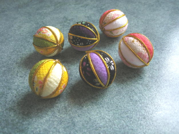 【花材】和風・お正月　ちりめん　花てまり30mm　1袋同色2個入り