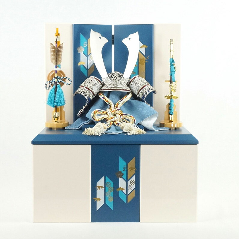 五月人形 兜 コンパクト おしゃれ モダン 木 人気 インテリア 木製 高級 兜飾り 青矢収納飾り 白 10号プラチナ兜 名入れ 木札付き 日本製