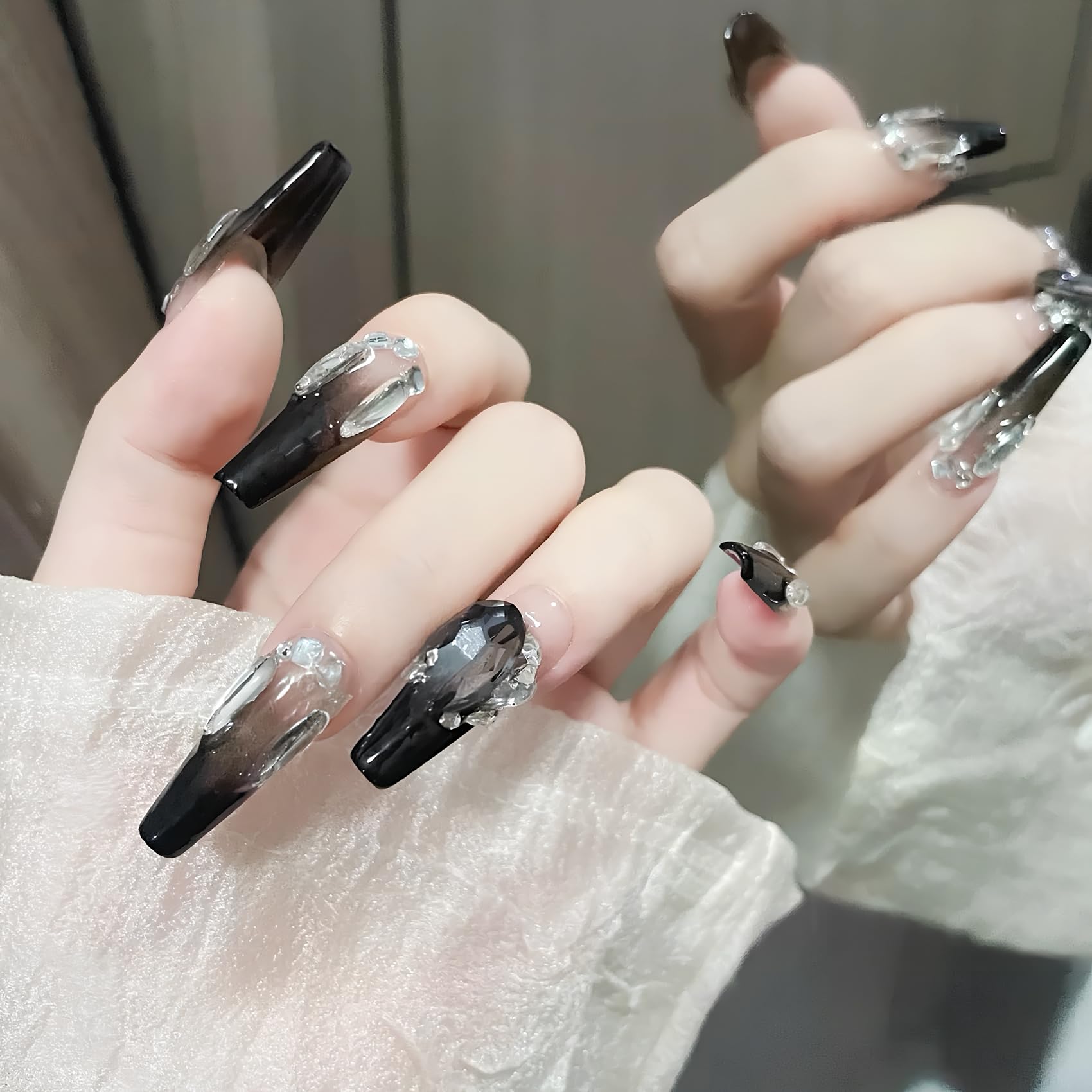 【送料無料】[ALLEVG]ネイルチップ 24枚入 赤 ネイルチップ ショート3D 秋冬 人気 和風 かわいい シンプル おしゃれ 成人式 入学式 卒業式 結婚式 パーティー 日常生活に使用できます 花嫁ネイル 光沢 色：Color53