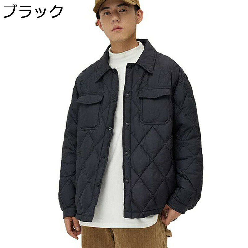 　　　 ◆◇◆人気の秘密◆◇◆ ?ジャケット メンズ 保温性に優れ、防風性、保温性、防汚性、透湿性、耐磨性あり、様々な気候や環境に対応できます。 ?ボリューム感のあるネック部分は首周りからの風の侵入も防ぎ、体温も逃がさないデザインに。表には高密度ポリエステル繊維で作られた生地を採用し軽さと暖かさを追求。 ?柔らかく軽やかな素材を使用しているので、重さが感じることはなく、気軽に羽織ることできます。カジュアルに、おうちでくつろぐ時や肌寒い日にアウターとしてピッタリ。 ?急な雨にも嬉しい、雨雪をはじくはっ水加工。水を通さない防水機能。汚れを弾く撥油機能。真冬にも快適な防風機能。※完全防水ではありません。 ?秋冬に大活躍！中綿入りでぽかぽか寒さ対策できて嬉しい。軽量で保温力にも優れた中綿を使用したノーカラーブルゾン。薄いのにしっかりと暖かく、包み込むようなやわらかな着心地をお楽しいです 　　　◆◇◆注意事項◆◇◆ご覧のモニターの環境、撮影環境により実物と色味が異なって見える場合がございます。湿った状態で他のものと擦り合わせると色が移る恐れがあります。濃色品の洗濯時は、白色、淡色と分けて洗ってください。説明 ??????ご愛顧いただきありがとうございます！?????? うちの商品をご覧になる際に、以下のことを説明させていただきます。 「商品紹介」 ?サイズの詳細は左画像商品説明をご覧下さい 。サイズは平置きでの採寸につき、若干の誤差がある場合がございます。 「商品特徴」 ?高級感があるポリエステル素材で、シンプルな無地デザインで爽やかな着心地を実現しているメンズ防寒ジャケットです。内ポケットとファスナー付きサイドポケットは小物入れに便利と同時に安全です。 ?街で着てかっこよく魅せられるよう、すっきりとしたシルエットにこだわりました。 ?日常のスタイリングから通勤まで幅広く対応し、アウトドア活動にも最適な防寒アイテム。どんなシーンでも選ばずに着こなせます。トレーナーやセーターなどのインナーにデニムやコーデュロイのボトムスを合わせて、カジュアルでストリート感溢れるコーディネートを楽しめます。ボトムスはゆったりめからタイツまで幅広く対応可能。ニット帽やアクセサリーをプラスして大人の魅力もアップさせましょう。 ?デザインは冬場の冷気の侵入をより効果的に防ぎ、いつでも暖かく快適に保ちます。 また、両サイドには深めのポケットが付いているので小物の収納にも困りません。 ◇◆◇「ご注意」◇◆◇ ★実際の製品の色は、色収差や撮影光の状態をモニターするためにここに表示されている画像とは多少異なる場合があります。 ★輸送中に完全に密閉されているために、少数の商品は匂いがするかもしれません。数日間は換気の良い場所に置いて、臭いは消えます。