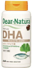 商品説明 DHA500mg、EPA65mg配合。無香料・無着色・保存料不使用。最近物忘れがひどくなった・・・そんな方におすすめです。 お召し上がり方 1日あたり4粒を目安に水またはお湯でお召し上がりください。 使用上の注意 開封後は、早めにお召し上がりください。 原材料名 DHA含有精製魚油、酵母エキス、イチョウ葉エキス末、ゼラチン、グリセリン、ミツロウ、乳化剤、酸化防止剤（ビタミンE） 栄養成分表示 【1日4粒(2040mg)あたり】 エネルギー:14.84kcal、タンパク質:0.52g、脂質:1.39g、炭水化物:0.063g、ナトリウム:0.90mg、DHA:500mg、EPA:65mg、イチョウ葉エキス末:12mg 内容量 120粒/30日分 メーカー アサヒフードアンドヘルスケア 広告文責 有限会社起福 TEL：072-626-3399 区分 日本製・健康補助食品　