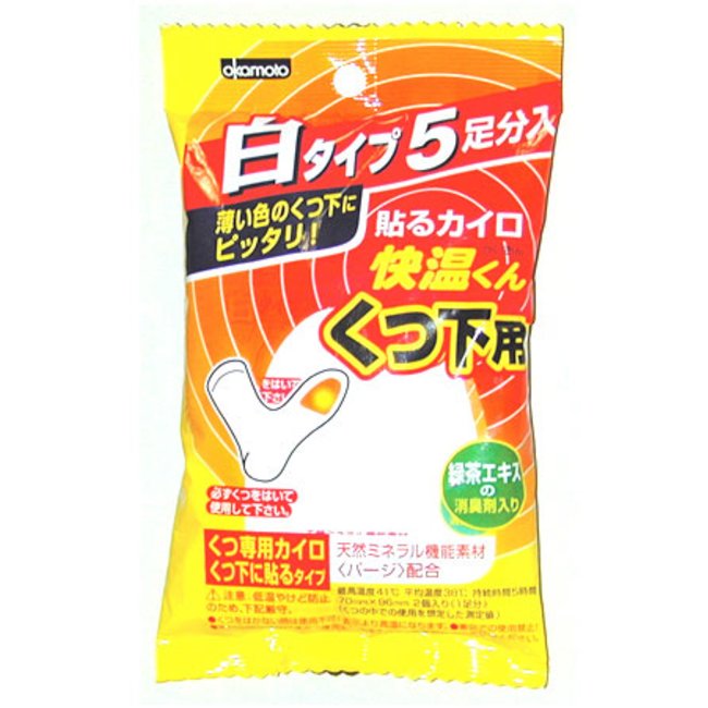 くつ専用カイロ！ くつ下に貼るタイプ！ ●最高温度：41℃ ●平均温度：38℃ ●持続時間：5時間(くつの中での使用を想定した測定値) ●サイズ：7cm×9．6cm 10個入(5足分)　 【原材料名】 鉄粉、水、活性炭、バーミキュライト、高吸水性樹脂、塩類、天然鉱石粉 【使用方法】 （1）使用直前に開封しはくり紙をはがして、もまずに足裏のつま先に、必ずくつ下の上から貼ってご使用ください。 （2）すぐにくつをはいてください。 （3）使用後や貼り直す際は、装着面の粘着剤のない箇所から指を入れて、くつ下等をいためないようにゆっくりとはがしてください。（本体をつまんではがすと、破損して内容物がこぼれる恐れがあります。） （4）ご使用後はすぐにはがしてください。放置すると、はがしにくくなります。 【使用上の注意】 ・熱いと感じたときはすぐに使用を中止してください。また、熱いと感じたときに、すぐに取り除けない状況での使用はさけてくだい。 ・幼児や身体の不自由な方など、自分ですぐにはがせない上場での使用は十分ご注意ください。 ・くつを脱いだ時やスリッパ、サンダル、長ぐつ、サイズの大きいくつ等には使用しないでください。急激に高温発熱し、ふくらむことがあります。 ・肌に直接貼らないでください。ストッキング等薄手のものに使用するときは、低温やけどに十分ご注意ください。 ・ランニングやウォーキング等の激しい運動をするときは使用しないでください。温度が上がりすぎたり、本体がやぶれて中身がこぼれる事があります。 ・片足に同時複数個のご使用は高温になる場合がありますので使用しないでください。 ・暖房器具の近くなどでは、急激に高温となり、やけどや事故の元になりやすいので使用しないでください。 ・肌の弱い方は低温やけどにご注意ください。 ・糖尿病など、温感および血行に障害をお持ちの方は、やけどの恐れがありますので、医師または薬剤師にご相談ください。 ・本品の使用により、やけどの症状が現れた場合には、すぐに使用を中止し医師にご相談ください。 【その他の注意】 ・くつの中専用です。用途以外には使用しないでください。 ・足にピッタリのくつで、空気の出入りが悪い場合には、十分な発熱が得られない場合があります。 広告文責 株式会社マイドラ 登録販売者：林　叔明 電話番号：03-3882-7477 ※パッケージデザイン等、予告なく変更されることがあります。ご了承ください。