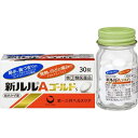 ※注）本商品は指定第2類医薬品です。指定第2類医薬品は、第2類医薬品のうち、特別の注意を要する医薬品です。商品ページ内記載の、使用上の注意「してはいけないこと」「相談すること」を確認し、使用について薬剤師や登録販売者にご相談ください。 【指定第2類医薬品】第一三共ヘルスケア　新ルルAゴールドs　(30錠) 弊社から180日以上の医薬品のみを提供しています。 商品名 【指定第2類医薬品】第一三共ヘルスケア　新ルルAゴールドs　(30錠) 内容量 30錠 商品説明 かぜのつらい症状にすぐれた効き目を持つ3種の成分（クレマスチンフマル酸塩、ベラドンナ総アルカロイド、ブロムヘキシン塩酸塩）等を配合した総合かぜ薬です。 1．ご家族で服用いただけます。（7歳以上） 2．鼻水・鼻づまりには持続性抗ヒスタミン成分 クレマスチンフマル酸塩、副交感神経遮断成分 ベラドンナ総アルカロイドがダブルで効果を発揮します。 3．去痰成分 ブロムヘキシン塩酸塩がせきの原因となるたんを出しやすくします。 4．アセトアミノフェンがのどの痛み、発熱などにすぐれた効き目を発揮します。 5．お薬の苦手な方でも服用しやすい苦味のない小粒の糖衣錠です。 成分 本剤は、白色の糖衣錠で、9錠中に次の成分を含有しています。 クレマスチンフマル酸塩・・・1.34mg （かぜのアレルギー症状（鼻水・くしゃみ等）を持続的におさえます。） ベラドンナ総アルカロイド・・・0.3mg （鼻水をおさえます。） ブロムヘキシン塩酸塩・・・12mg （せきの原因の1つであるたんを出しやすくします。） アセトアミノフェン・・・900mg （熱を下げ、のどの痛み、頭痛、関節の痛みをやわらげます。） ジヒドロコデインリン酸塩・・・24mg （せきをしずめます。） ノスカピン・・・48mg （せきをしずめます。） dl-メチルエフェドリン塩酸塩・・・60mg （気管支をひろげ、せきをしずめます。） 無水カフェイン・・・75mg （頭痛をやわらげます。） ベンフォチアミン（ビタミンB1誘導体）・・・24mg （かぜによって消耗した体力の回復を促します。） 添加物：セルロース、メタケイ酸アルミン酸Mg、CMC-Ca、ヒドロキシプロピルセルロース、ステアリン酸Mg、アラビアゴム、酸化チタン、ステアリン酸、白糖、タルク、ヒプロメロース、ポリビニルアセタールジエチルアミノアセテート、ポリビニルアルコール（部分けん化物）、ポビドン、フマル酸、カルナウバロウ 効能 効果 かぜの諸症状（鼻水、鼻づまり、くしゃみ、のどの痛み、せき、たん、悪寒、発熱、頭痛、関節の痛み、筋肉の痛み）の緩和 使用方法 ＜用法・用量＞ 次の量を水又はお湯で服用して下さい。 成人（15歳以上）：3錠：3回食後なるべく30分以内に服用して下さい。 11歳以上15歳未満：2錠：3回食後なるべく30分以内に服用して下さい。 7歳以上11歳未満：1錠：3回食後なるべく30分以内に服用して下さい。 7歳未満：服用しないで下さい。 【用法・用量に関する注意】 （1）用法・用量を厳守して下さい。 （2）7歳以上の小児に服用させる場合には、保護者の指導監督のもとに服用させて下さい。 保管及び取扱上注意事項 （1）直射日光の当たらない湿気の少ない涼しい所に密栓して保管して下さい。 （2）小児の手の届かない所に保管して下さい。 （3）他の容器に入れ替えないで下さい。（誤用の原因になったり品質が変わります） （4）ぬれた手で取り扱わないで下さい。水分が錠剤につくと、表面が一部溶けて、変色又は色むらを生じることがあります。また、ぬれた錠剤をビンに戻すと他の錠剤にも影響を与えますので、戻さないで下さい。 （5）ビンの中の詰め物は輸送中の錠剤破損防止用ですので、開封後は捨てて下さい。 （6）表示の使用期限を過ぎた製品は使用しないで下さい。 ご注意 使用上の相談点 （守らないと現在の症状が悪化したり、副作用・事故が起こりやすくなります） 1．次の人は服用しないで下さい。 （1）本剤又は本剤の成分によりアレルギー症状を起こしたことがある人 （2）本剤又は他のかぜ薬、解熱鎮痛薬を服用してぜんそくを起こしたことがある人 2．本剤を服用している間は、次のいずれの医薬品も使用しないで下さい。 他のかぜ薬、解熱鎮痛薬、鎮静薬、鎮咳去痰薬、抗ヒスタミン剤を含有する内服薬等（鼻炎用内服薬、乗物酔い薬、アレルギー用薬等） 3．服用後、乗物又は機械類の運転操作をしないで下さい。 （眠気等があらわれることがあります） 4．授乳中の人は本剤を服用しないか、本剤を服用する場合は授乳を避けて下さい。 5．服用前後は飲酒しないで下さい。 6．長期連用しないで下さい。 使用上の相談点 1．次の人は服用前に医師、薬剤師又は登録販売者に相談して下さい。 （1）医師又は歯科医師の治療を受けている人 （2）妊婦又は妊娠していると思われる人 （3）高齢者 （4）薬などによりアレルギー症状を起こしたことがある人 （5）次の症状のある人 高熱、排尿困難 （6）次の診断を受けた人 甲状腺機能障害、糖尿病、心臓病、高血圧、肝臓病、腎臓病、胃・十二指腸潰瘍、緑内障、呼吸機能障害、閉塞性睡眠時無呼吸症候群、肥満症 2．服用後、次の症状があらわれた場合は副作用の可能性がありますので、直ちに服用を中止し、この文書を持って医師、薬剤師又は登録販売者に相談して下さい。 関係部位：症状 皮膚：発疹・発赤、かゆみ 消化器：吐き気・嘔吐、食欲不振 精神神経系：めまい、興奮、けいれん 泌尿器：排尿困難 その他：過度の体温低下 まれに下記の重篤な症状が起こることがあります。その場合は直ちに医師の診療を受けて下さい。 症状の名称：症状 ショック（アナフィラキシー）：服用後すぐに、皮膚のかゆみ、じんましん、声のかすれ、くしゃみ、のどのかゆみ、息苦しさ、動悸、意識の混濁等があらわれる。 皮膚粘膜眼症候群（スティーブンス・ジョンソン症候群）、中毒性表皮壊死融解症、急性汎発性発疹性膿疱症：高熱、目の充血、目やに、唇のただれ、のどの痛み、皮膚の広範囲の発疹・発赤、赤くなった皮膚上に小さなブツブツ（小膿疱）が出る、全身がだるい、食欲がない等が持続したり、急激に悪化する。 肝機能障害：発熱、かゆみ、発疹、黄疸（皮膚や白目が黄色くなる）、褐色尿、全身のだるさ、食欲不振等があらわれる。 腎障害：発熱、発疹、尿量の減少、全身のむくみ、全身のだるさ、関節痛（節々が痛む）、下痢等があらわれる。 間質性肺炎：階段を上ったり、少し無理をしたりすると息切れがする・息苦しくなる、空せき、発熱等がみられ、これらが急にあらわれたり、持続したりする。 ぜんそく：息をするときゼーゼー、ヒューヒューと鳴る、息苦しい等があらわれる。 呼吸抑制：息切れ、息苦しさ等があらわれる。 3．服用後、次の症状があらわれることがありますので、このような症状の持続又は増強が見られた場合には、服用を中止し、この文書を持って医師、薬剤師又は登録販売者に相談して下さい。 便秘、口のかわき、眠気 4．5?6回服用しても症状がよくならない場合は服用を中止し、この文書を持って医師、薬剤師又は登録販売者に相談して下さい。 原産国 日本 商品区分 指定第2類医薬品 販売元 第一三共ヘルスケア株式会社　お客様相談室 103?8234　東京都中央区日本橋3?14?10 0120?337?336 広告文責 株式会社マイドラ登録販売者：林　叔明 電話: 03-3882-7477