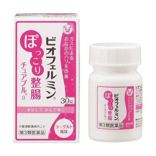 【医薬品の使用期限】 使用期限180日以上の商品を販売しております 商品区分：第三類医薬品 【ビオフェルミン ぽっこり整腸 チュアブルaの商品詳細】 ● ジメチルポリシロキサンが発生したガス気泡※をつぶし、ケツメイシが腸のはたらきを整え、おなかのハリ(腹部膨満感)を改善します。(※ガス気泡：泡のような状態のガス) ● 乳酸菌(ビフィズス菌、ラクトミン)が、ガス発生の原因となっている悪玉菌の増殖を抑え、ガスの発生しにくい腸内環境に整えます。 ● パントテン酸カルシウムが腸内の乳酸菌の生育をサポートします。 ● 水なしでのめるヨーグルト風味のチュアブル錠です。 【効能 効果】 腹部膨満感、整腸(便通を整える)、便秘、軟便 【用法 用量】 次の量を、4時間以上の服用間隔で、かむか、口中で溶かして服用してください。 [年齢：1回量：1日服用回数] 15歳以上：1回1錠・1日3回 15歳未満：服用しないこと ★用法・用量に関連する注意 (1)用法・用量を厳守してください。 (2)本剤は必ず、かむか、口中で溶かして服用してください。 (そのまま飲み込むと、のどに詰まることがあります。) 【成分】 3錠(15歳以上の1日服用量)中 ビフィズス菌：30mg、ラクトミン：30mg、ケツメイシエキス(ケツメイシ約1200mgより抽出)：120mg、ジメチルポリシロキサン：180mg、パントテン酸カルシウムタイプS(パントテン酸カルシウムとして22.5mg)：34.6mg 添加物：トウモロコシデンプン、エリスリトール、無水ケイ酸、セルロース、還元麦芽糖水アメ、アメ粉、白糖、ヒドロキシプロピルセルロース、アスコルビン酸、CMC-Ca、ステアリン酸Mg、乳酸Ca、スクラロース、アスパルテーム(L-フェニルアラニン化合物)、香料 ★成分に関連する注意 (1)生薬(薬用の草根木皮など)を用いた製品ですから、製品により錠剤の色調や味が多少異なることがありますが、効果には変わりありません。 (2)まれに錠剤に黒い点が見られることがありますが、これはケツメイシによるものであり、品質には問題ありません。 【注意事項】 ★相談すること 1.次の人は服用前に医師、薬剤師または登録販売者に相談してください (1)医師の治療を受けている人。 (2)次の診断を受けた人。 フェニルケトン尿症 2.2週間位服用しても症状がよくならない場合は服用を中止し、医師、薬剤師または登録販売者に相談してください。 ★保管および取扱い上の注意 (1)直射日光の当たらない湿気の少ない涼しい所に密栓して保管してください。 (2)小児の手の届かない所に保管してください。 (3)他の容器に入れ替えないでください。 (誤用の原因になったり品質が変わることがあります。) (4)容器の中の詰め物は、フタをあけた後はすててください。 (詰め物を再び容器に入れると湿気を含み品質が変わるもとになります。詰め物は、輸送中に錠剤が破損するのを防止するためのものです。) (5)服用のつど容器のフタをしっかりしめてください。 (他のにおいが移ったり、吸湿し品質が変わることがあります。) (6)使用期限を過ぎた製品は服用しないでください。 (7)箱と容器の「開封年月日」記入欄に、容器を開封した日付を記入してください。 (8)一度開封した後は、品質保持の点から開封日より6ヵ月以内を目安になるべくすみやかに服用してください。 【原産国】 日本 【ブランド】 ビオフェルミン 【発売元、製造元、輸入元又は販売元】 大正製薬 予告なしパッケージが変更される場合がございます。 ご了承ください。 広告文責 株式会社マイドラ 登録販売者：林　叔明 電話: 03-3882-7477