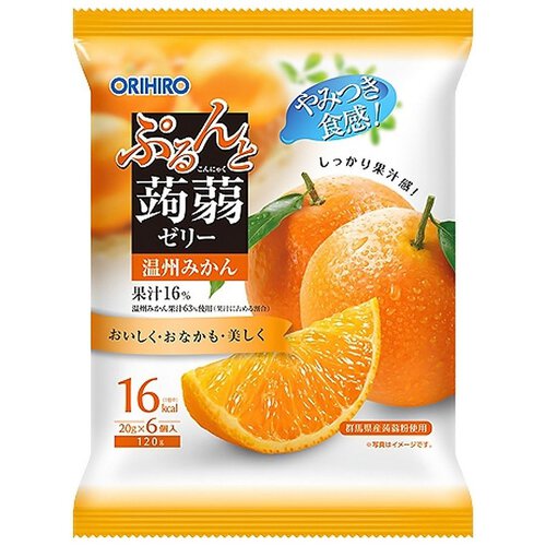 【ぷるんと蒟蒻ゼリー パウチ 温州みかんの商品詳細】●安心安全のおいしい蒟蒻ゼリー！果汁をたっぷり配合した美味しく手軽なプチサイズの蒟蒻ゼリーです。吸いこみ防止形態で、どなたでもお手軽にお召し上がりいただけます。小腹がすいた時の手軽なおやつとしてお召し上がりください。●独自のちょぼぐちパウチで押し出して食べる、だから安心！本品は、押し出して食べることで吸い込みを防止できる形態です。カップ型ゼリーにありがちな吸い込みを防止できる安心安全な形態のゼリーです。●ぷるぷる美味しい蒟蒻ゼリー形態の工夫により、従来の食感を維持したままの美味しい蒟蒻ゼリーとなっています。●果汁たっぷり16％果汁をたっぷりと16％使用！果汁たっぷりの美味しさを、蒟蒻ゼリーの食感とともに味わってください。【召し上がり方】・★印の部分を両手でしっかり持ち、点線に沿ってゆっくりとお切りください。・吸い込まずに数回に分けて出してよく噛んでお召し上がりください。※開封口をくわえると口を切ることがありますので、押し出したゼリーだけを口に入れてお召し上がりください。【品名・名称】生菓子(ゼリー)【ぷるんと蒟蒻ゼリー パウチ 温州みかんの原材料】果糖ぶどう糖液糖(国内製造)、砂糖、果汁(温州みかん、オレンジ)、還元水飴、蒟蒻粉／酸味料、ゲル化剤(増粘多糖類)、香料、塩化カリウム、甘味料(アセスルファムK、スクラロース)、カロテノイド色素【栄養成分】1個(20g)あたり熱量：16kcal、たん白質：0g、脂質：0g、炭水化物：3.9g、食塩相当量：0-0.1g【アレルギー物質】オレンジ【保存方法】直射日光・高温多湿をさけ、涼しいところで保存してください。【注意事項】・お子様やお年寄りの方が召し上がる際には、保護者の方が付き添いの上、のどに詰まらせないようご注意ください。・凍らせると硬さが増しますので、凍らせないでください。・袋の内側に水滴が付着している場合がありますが、品質には問題ありません。・食べ過ぎ、あるいは体質・体調によりおなかが緩くなることがありますのでご注意ください。・まれに黒い小さな点が見られますが、蒟蒻芋の皮ですので、品質には問題ありません。・果汁の影響により食感に違いを生じる場合があります。・長期の保存は独特の食感も損ないますので、出来るだけ早くお召し上がりください。【原産国】日本【ブランド】ぷるんと蒟蒻ゼリー【発売元、製造元、輸入元又は販売元】オリヒロプランデュ※説明文は単品の内容です。リニューアルに伴い、パッケージ・内容等予告なく変更する場合がございます。予めご了承ください。(ぷるんとこんにゃくゼリー うんしゅうみかん うんしゅう蜜柑 温州蜜柑)・単品JAN：4571157254821オリヒロプランデュ370-0886 群馬県高崎市下大島町6130120-534-455広告文責株式会社マイドラ登録販売者：林　叔明電話番号：03-3882-7477※パッケージデザイン等、予告なく変更されることがあります。ご了承ください。