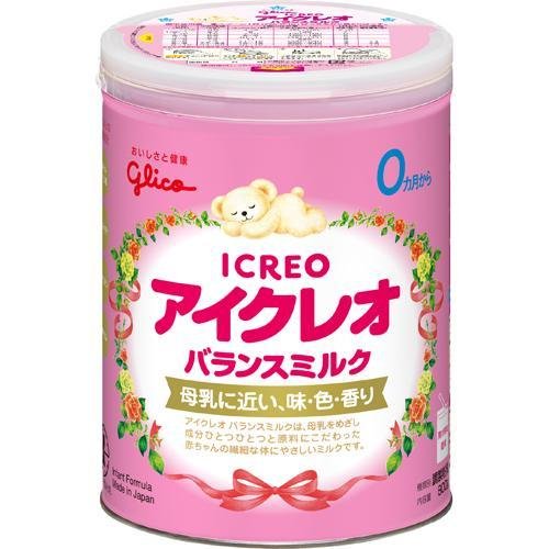 【アイクレオ バランスミルクの商品詳細】 ●アイクレオのバランスミルクは、成分ひとつひとつを母乳に近づけ、原料にもこだわった赤ちゃんの繊細な体にやさしいミルクです。 ●母乳に近い、味・色・香り ・母乳によく似た「ほんのり甘い味」です。甘さは母乳と同じ乳糖の甘さです。 ・母乳、特に初乳の色と同じ「黄色」です。この黄色い色は母乳の初乳中にたくさん含まれているβ-カロテンという色素です。 ・母乳に近い「おいしい香り」。主原料である乳製品や食用の油脂にこだわり、母乳に近い組成にしているので、母乳にちかいおいしい香りがします。 ●母乳と同量のナトリウム量 赤ちゃんの体内に余分な水分やミネラルを蓄積しないため、母乳と同様にキュッと引き締まった育ち方が期待できます。 ●ほどよい便 母乳に含まれる、ビフィズス菌を増やすガラクトオリゴ糖を配合しています。 ●赤ちゃんの繊細な体にやさしい ・母乳に近いたんぱく質とミネラル量で、消化吸収性に配慮しています。 ・消化吸収しにくい牛乳脂肪を除去し、母乳の脂肪酸組成に近づけました。 ●成長に大切な栄養素をプラス ・あかちゃんの発育に必要な、母乳に含まれる主要な5種類のヌクレオチドは、赤ちゃんの健康な体づくりを応援します。 ・アイクレオの味・色・香りのこだわりから、DHAそのものを入れず、DHAの基になるエゴマ油を配合しています。 ●安全安心の品質管理 安全で安心なミルクをお届けするために、「GMP」という医薬品の製造・品質管理システムの考え方を導入し、品質管理を徹底しています。 ●片手でも開け閉め簡単なキャップを採用しています。 【召し上がり方】 ★ミルクの飲ませ方 ・使用量の目安はフタの表をご覧ください。 ・ミルクを飲む量は離乳食の摂取量や赤ちゃんによる個人差がありますので、必要に応じて加減ください。 ・1回分ずつ調乳し、飲み残しは与えず、捨ててください。また、調乳指導したミルクは2時間以内に飲ませてください。 ・十分に冷ましていないミルクを与えると赤ちゃんが火傷をする原因となります。必ず体温くらいまで冷ましてから飲ませてあげてください。(哺乳ビンの外側は冷めていても内側のミルクが熱い場合もあります。) 【品名・名称】 調製粉乳 【アイクレオ バランスミルクの原材料】 調整食用油脂(分別ラード、オレオ油、大豆油、ヤシ油、パームオレイン)(国内製造)、ホエイパウダー、乳糖、脱脂粉乳、たんぱく質濃縮ホエイパウダー、ガラクトオリゴ糖、エゴマ油／レシチン、塩化カルシウム、水酸化カルシウム、ビタミンC、タウリン、イノシトール、硫酸第一鉄、硫酸亜鉛、5’-シチジル酸、ビタミンE、5’-ウリジル酸ナトリウム、ニコチン酸アミド、パントテン酸カルシウム、5’-アデニル酸、5’-イノシン酸ナトリウム、5’-グアニル酸ナトリウム、硫酸銅、ビタミンB1、ビタミンA、ビタミンB2、ビタミンB6、β-カロテン、葉酸、ビオチン、ビタミンD3、ビタミンB12(一部に乳成分・大豆を含む) 【栄養成分】 ・100g当たり エネルギー：523kcal、たんぱく質：12.0g、脂質：28.0g、炭水化物：55.8g、食塩相当量：0.30g、ビタミンA：430μg、ビタミンB1：0.6mg、ビタミンB2：0.9mg、ビタミンB6：0.3mg、ビタミンB12：1.5μg、ビタミンC：60mg、ビタミンD：8.3μg、ビタミンE：6.0mg、ビタミンK：25μg、葉酸：80μg、ナイアシン：5.0mg、パントテン酸：4.3mg、ビオチン：16μg、亜鉛：2.9mg、カリウム：450mg、カルシウム：350mg、セレン：11μg、鉄：7.1mg、銅：0.37mg、マグネシウム：37mg、ヨウ素：70μg、リン：220mg リノール酸：3.3g、α‐リノレン酸：0.6g、β-カロテン：190μg、塩素：310mg、コリン：50mg、イノシトール：50mg、L-カルニチン：8mg、タウリン：30mg、ヌクレオチド：20mg、リン脂質：220mg、スフィンゴミエリン：40mg、ガラクトオリゴ糖：0.5g、灰分：2.2g、水分：2.0g ・配合割合(100g当たり) 乳成分：71.3g、調整脂肪：27.3g、オリゴ糖：0.5g、ビタミン・ミネラル等：0.9g ・主要な混合物 乳または乳製品以外の乳成分(乳糖)：22.9％、乳脂肪以外の脂肪(分別ラード、オレオ油、大豆、ヤシ油、パームオレイン、エゴマ油、レシチン)：27.3%、乳糖以外の糖(ガラクトオリゴ糖)：0.5% 【アレルギー物質】 乳成分、大豆 【規格概要】 対象年齢：0ヵ月〜 【保存方法】 乾燥した涼し場所に保管してください。 【注意事項】 ・開缶後は特に湿気や虫、髪の毛などが入らないようにしっかりフタを閉め、直射日光を避けて乾燥した涼しい場所に保管し、1か月以内に使い切るようにしてください。 ・使用スプーンは缶とは別に衛生的に保管してください。 ・粉が湿気を帯びたりしますので冷蔵庫や冷凍庫には保管しないでください。 ・電子レンジで加熱しないでください。 ・赤ちゃんの体質や健康状態によっては、医師、薬剤師、助産師、保健師、看護師、管理栄養士、栄養士にご相談ください。 【原産国】 日本 【ブランド】 アイクレオ 【発売元、製造元、輸入元又は販売元】 江崎グリコ 広告文責 株式会社マイドラ 登録販売者：林　叔明 電話番号：03-3882-7477 ※パッケージデザイン等、予告なく変更されることがあります。ご了承ください。