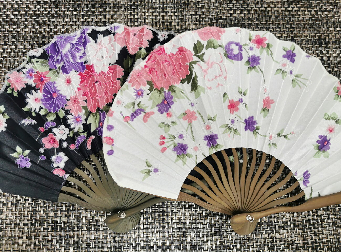 セール特価　舞龍堂 婦人扇子　芍薬　花柄　全5色　ホタテ型　メール便で送料無料