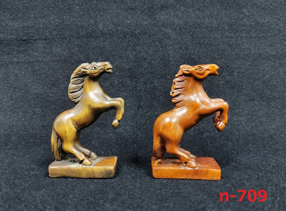 材質：柘植（ツゲ）天然木 寸法：約6.2cmx4.0cmx1.8cm 重：約12~14g 　この商品はストラップは付いてません。 　手の中に持ち遊び、手のツボを刺激し、血液循環を促進します。 　この商品は、一個一個職人さんが手彫りしているため、仕上げた色味、サイズの微差などがございます。ハンドメイドならではの魅力としてお楽しみください。 　木彫り商品は、加工によって天然木それぞれの風合い（色合い小さい木目など）の違いがあります。検品基準をクリアした上出荷していますので、ご安心ください。 　色やサイズがお気に召さないなどの交換、イメージと違ったなどによる返品はお受けできませんのでご了承ください。商品違い、大きな欠陥の場合は、到着後3日以内にご連絡ください。 　注意：モニターの発色具合により、実物と色が異なる場合がございます。